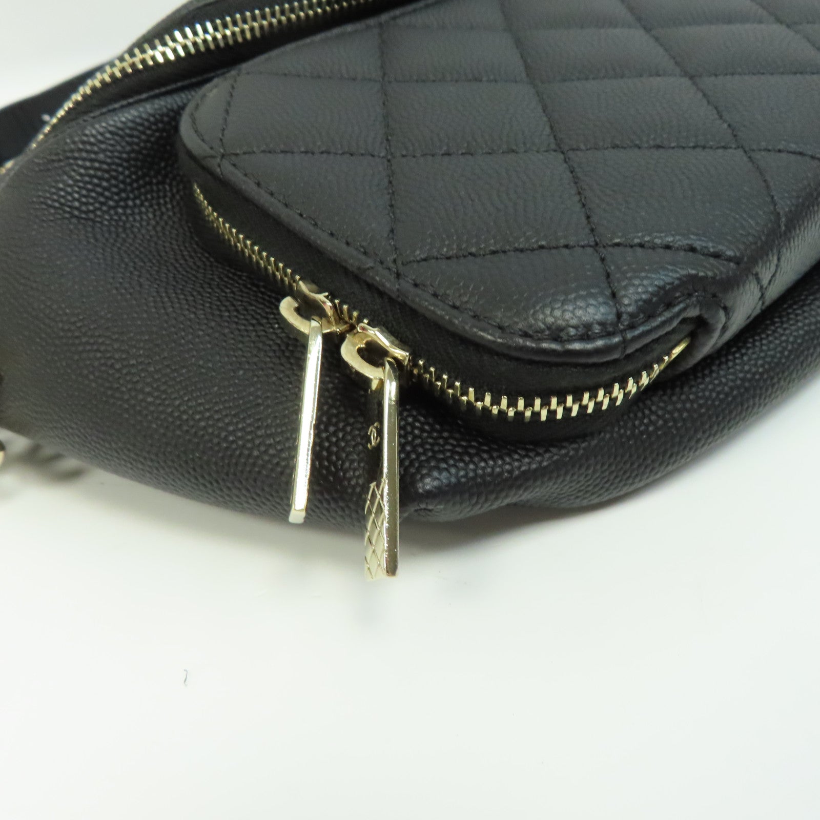 CHANEL 菱格Caviar皮革Waist Bag金扣腰包黑色