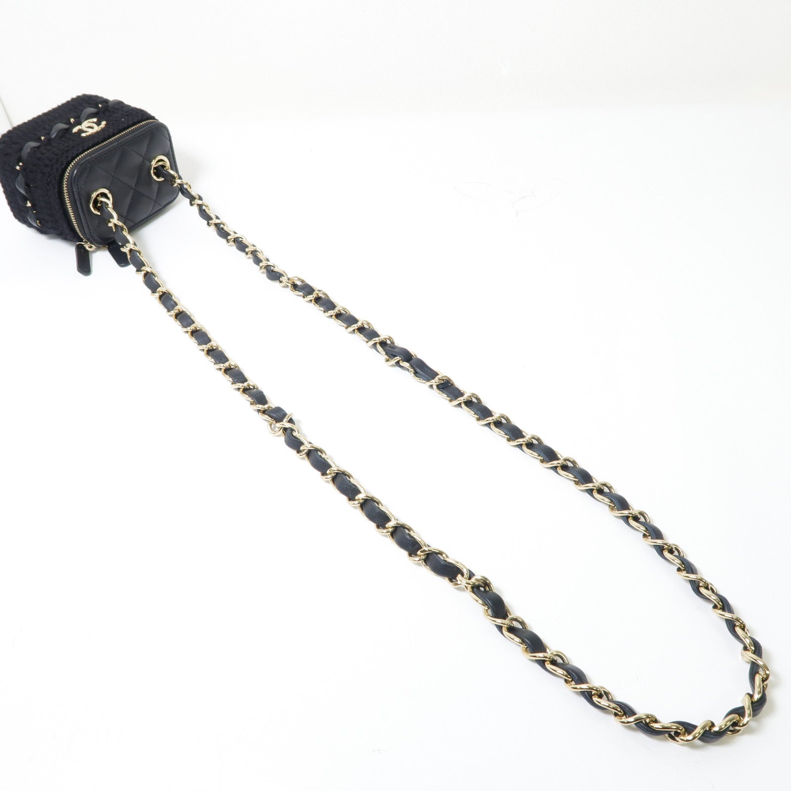CHANEL 菱格皮革Chain Shoulder金扣鏈帶肩背袋黑色