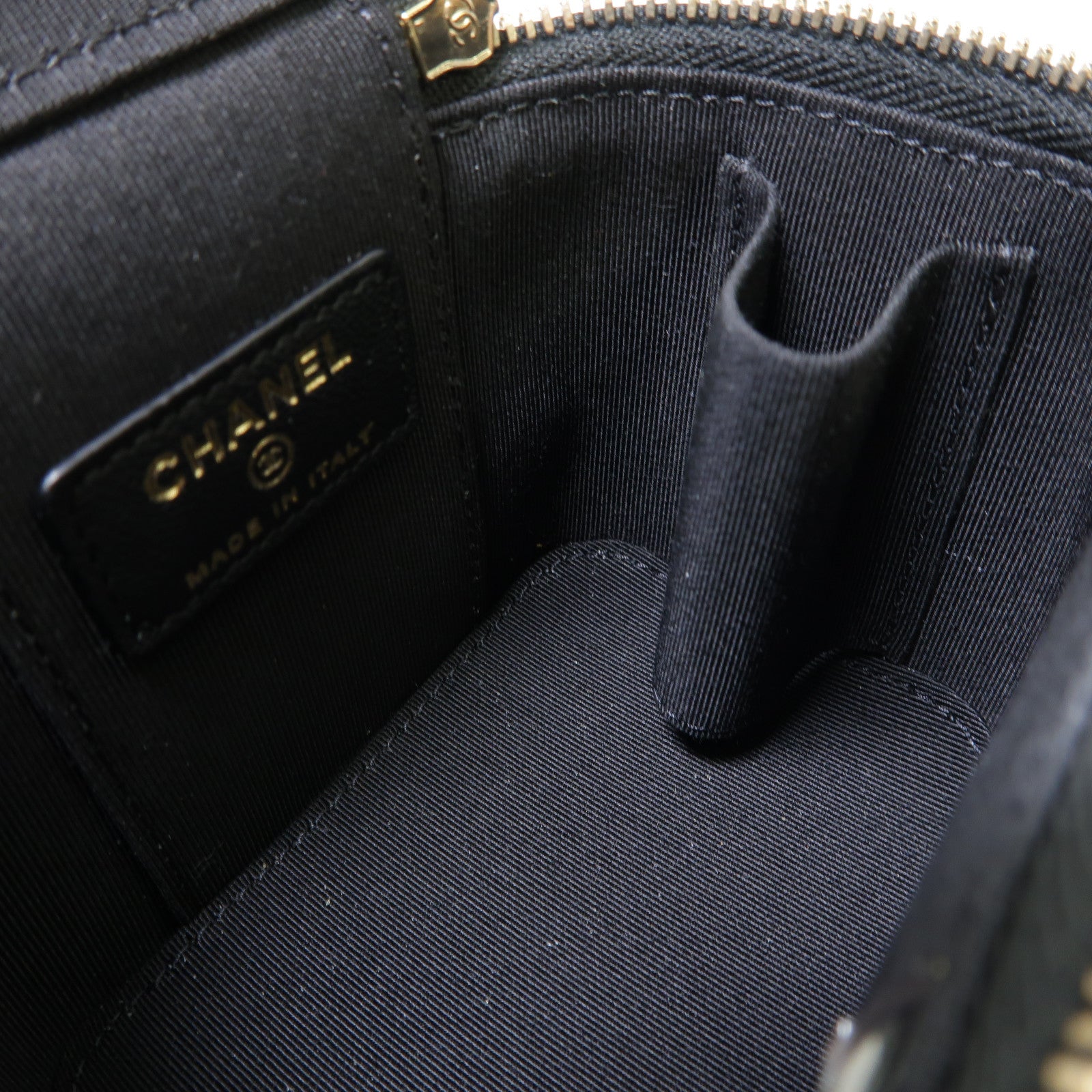 CHANEL 菱格皮革Chain Shoulder金扣鏈帶肩背袋黑色