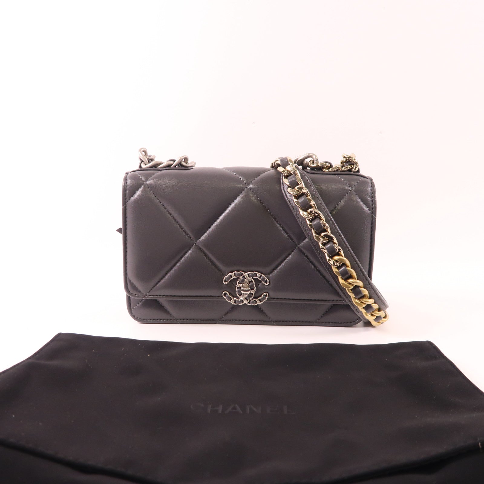 CHANEL 羊皮皮革C19 WOC Wallet On Chain鏈帶肩背袋