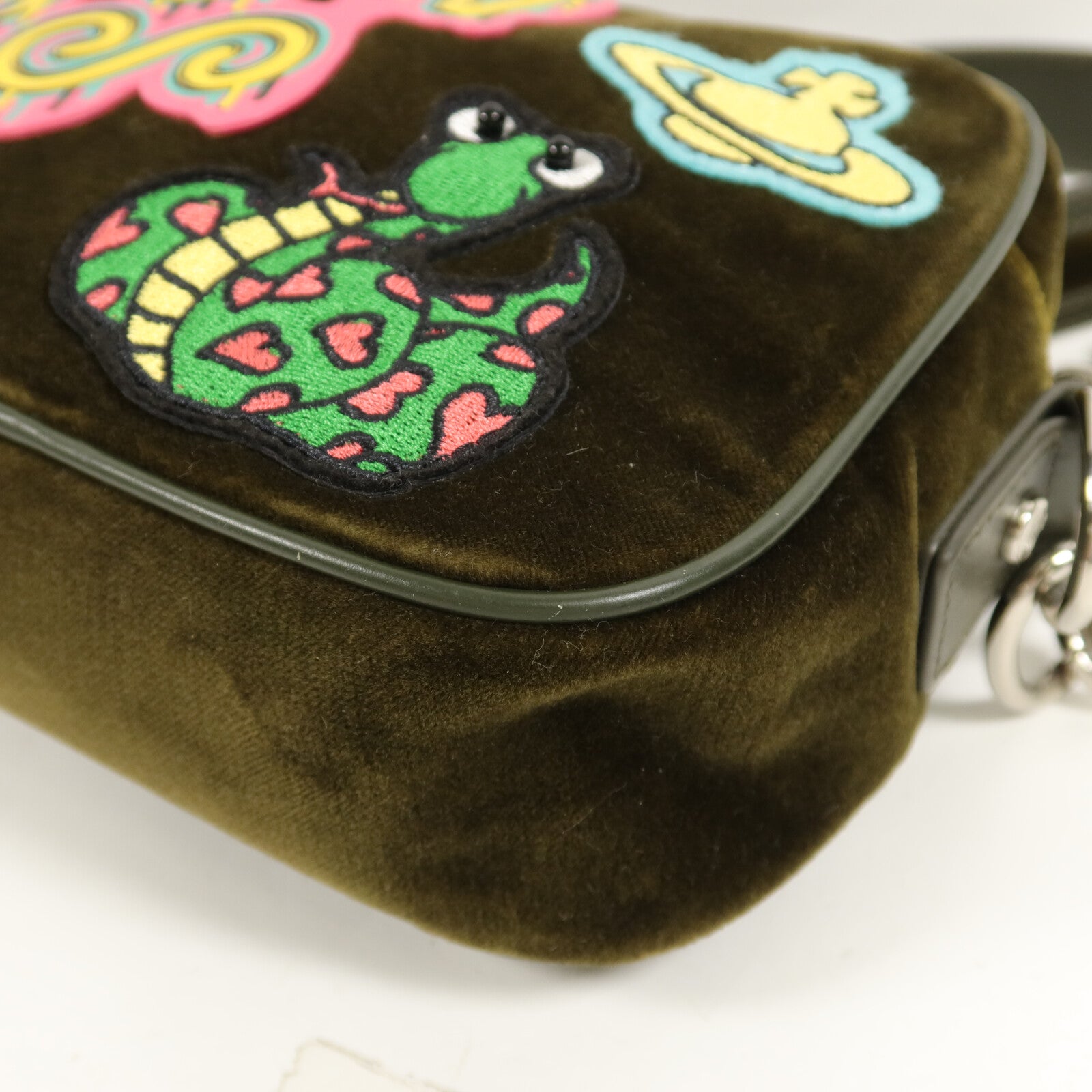 VIVIENNE TAM 天鵝絨Bromley Camera Bag鏈帶肩背袋