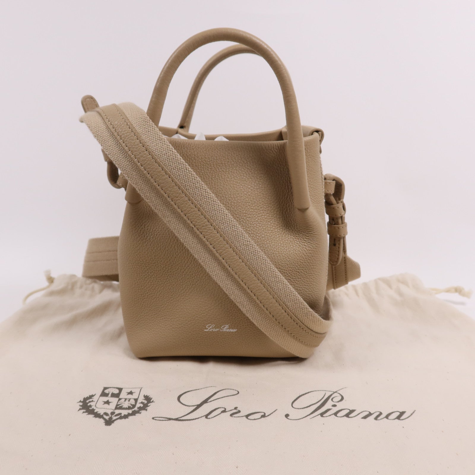 Loro Piana 牛皮皮革Micro Bale銀扣肩背袋