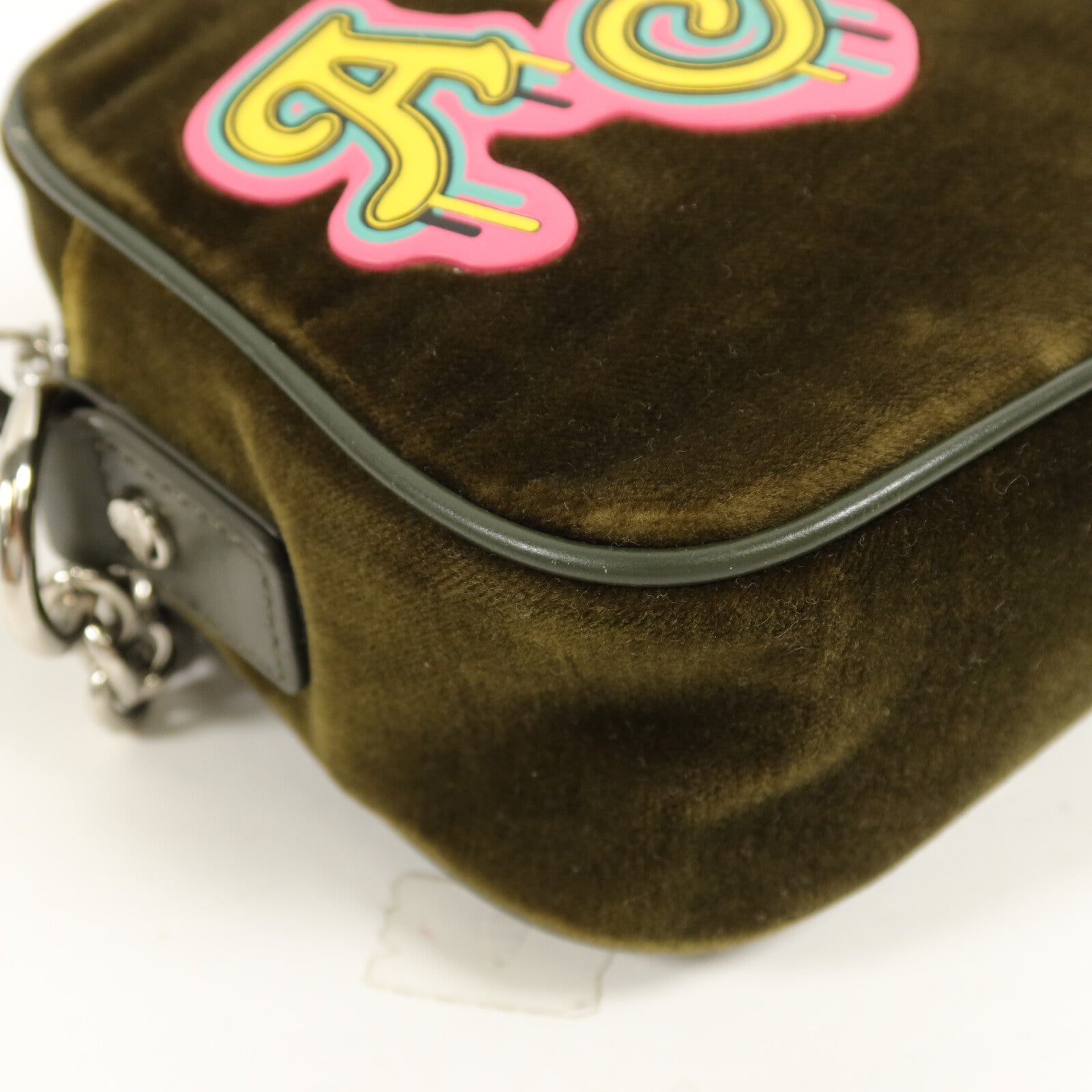 VIVIENNE TAM 天鵝絨Bromley Camera Bag鏈帶肩背袋