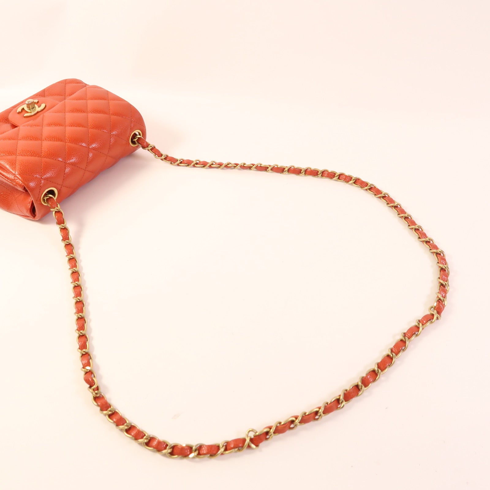 CHANEL 牛皮皮革Mini Classic 17金扣鏈帶肩背袋