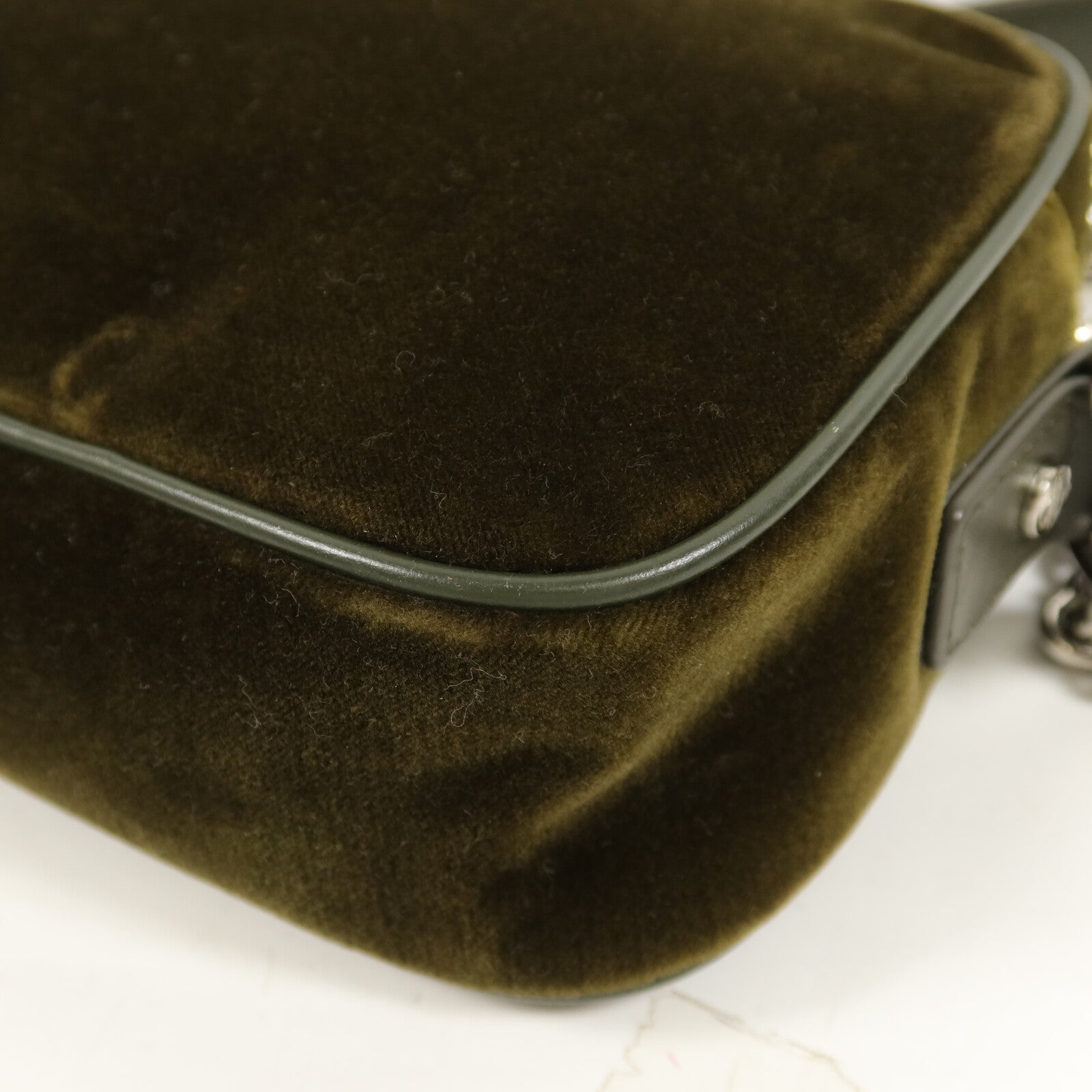 VIVIENNE TAM 天鵝絨Bromley Camera Bag鏈帶肩背袋