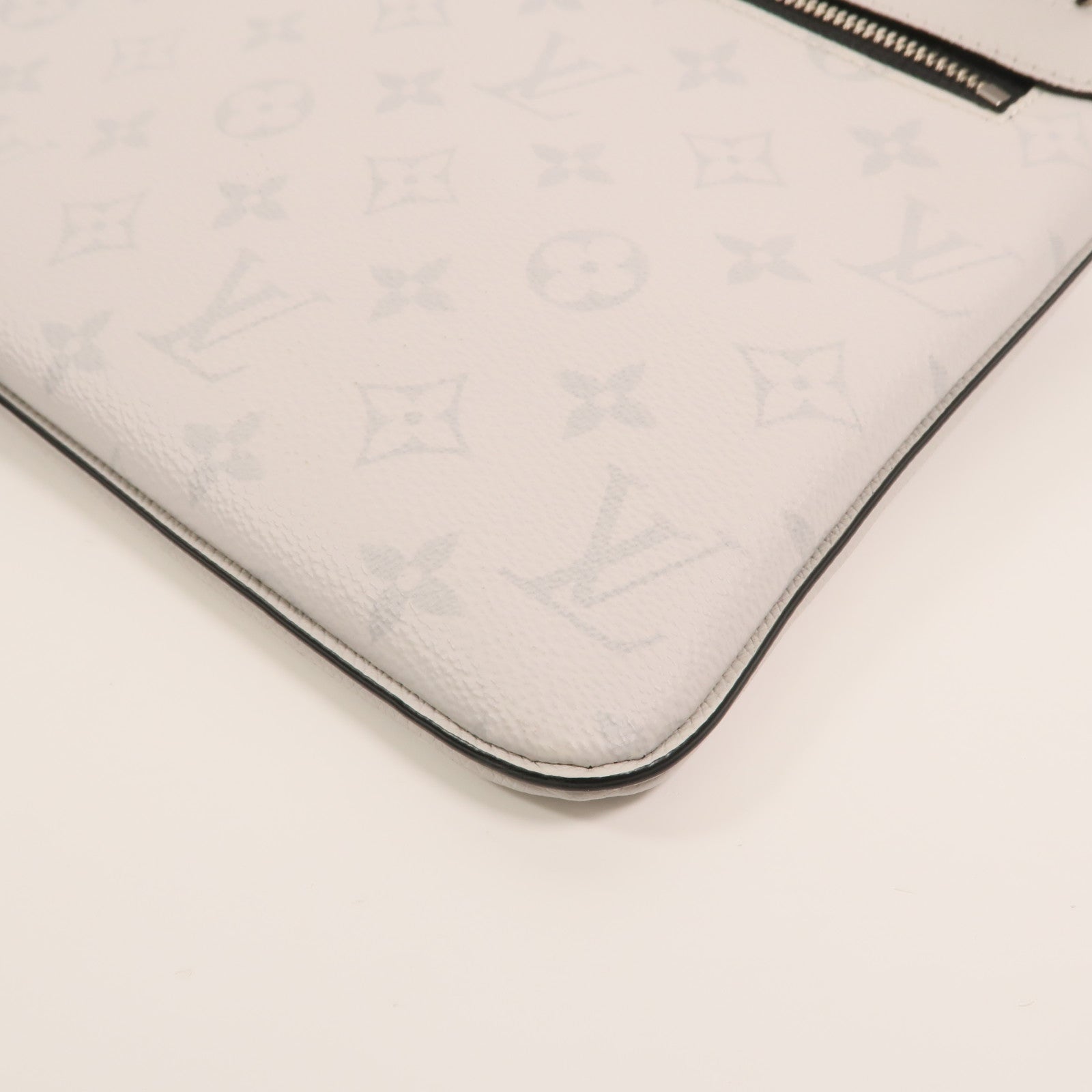 LOUIS VUITTON Taigarama Outdoor Flap Message肩背袋