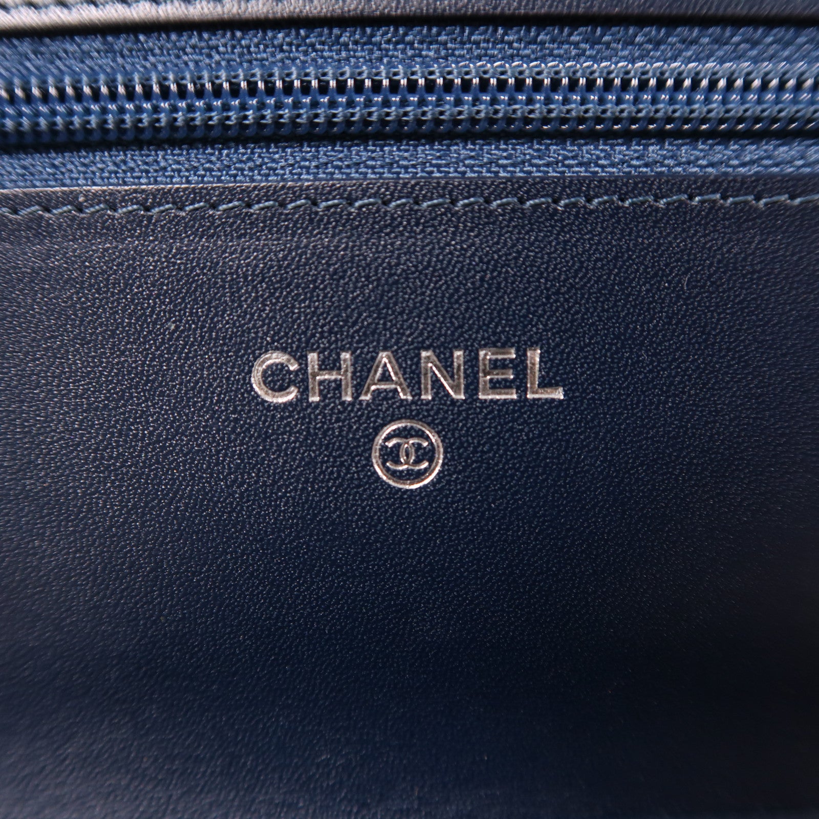 CHANEL 牛皮皮革WOC銀扣鏈帶肩背袋