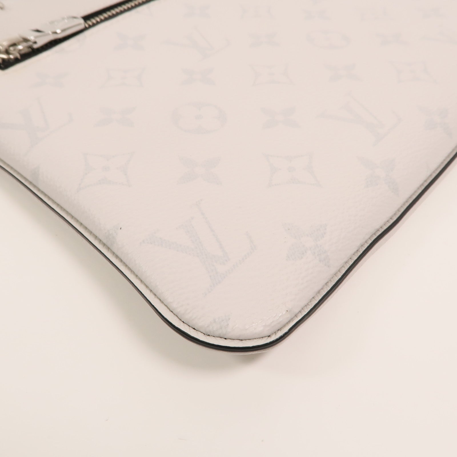 LOUIS VUITTON Taigarama Outdoor Flap Message肩背袋