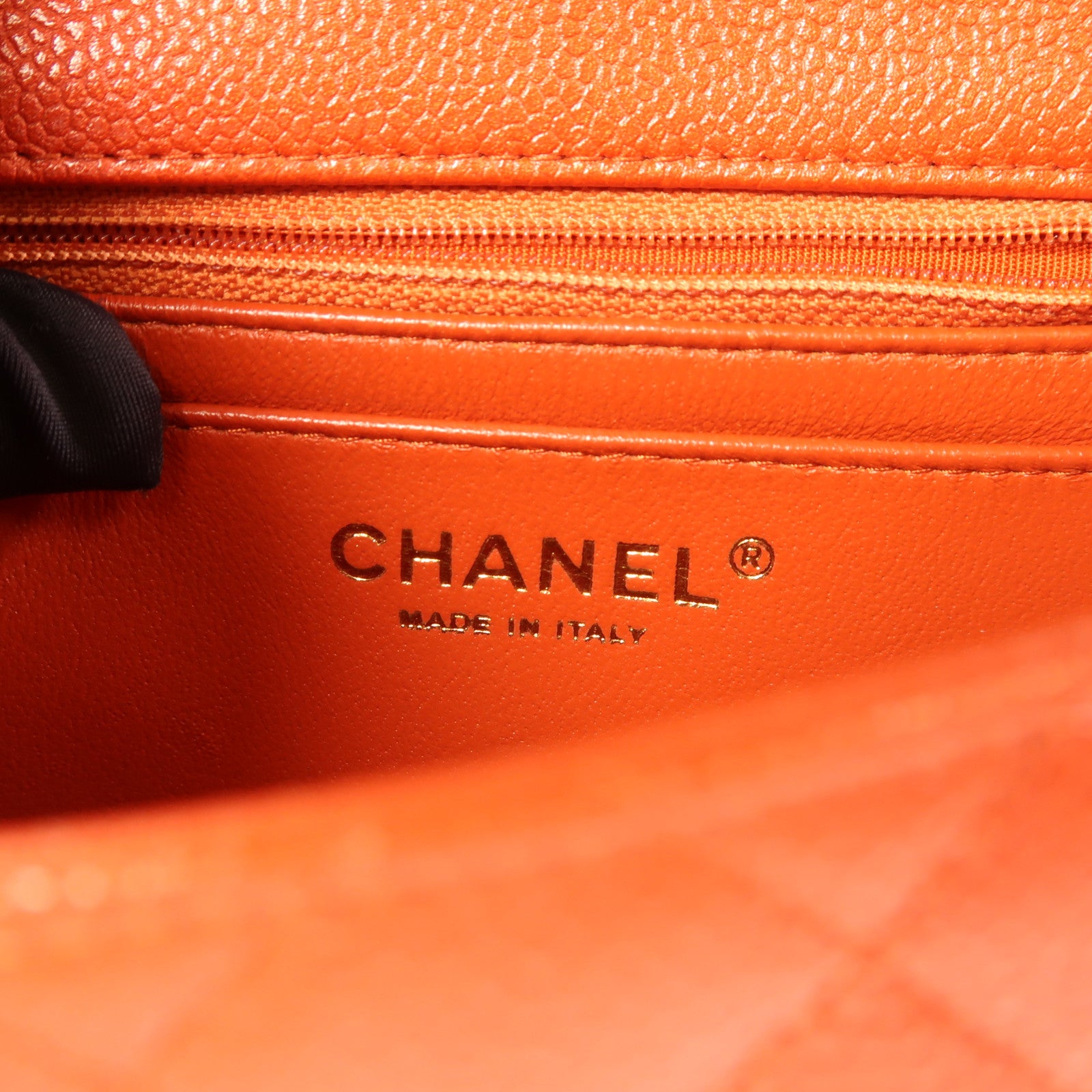 CHANEL 牛皮皮革Mini Classic 17金扣鏈帶肩背袋