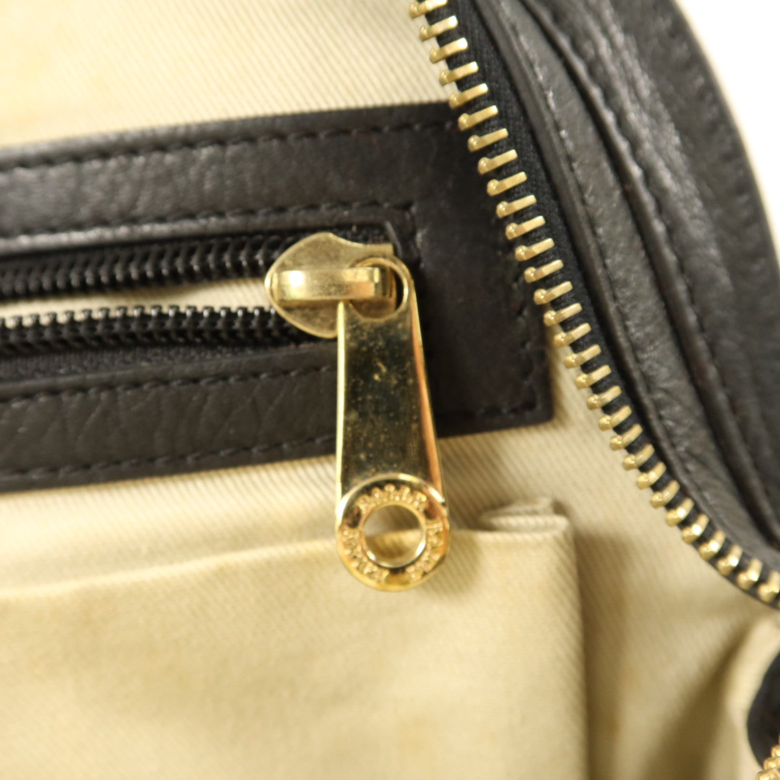 BALLY 牛皮皮革Handbag金扣手挽袋