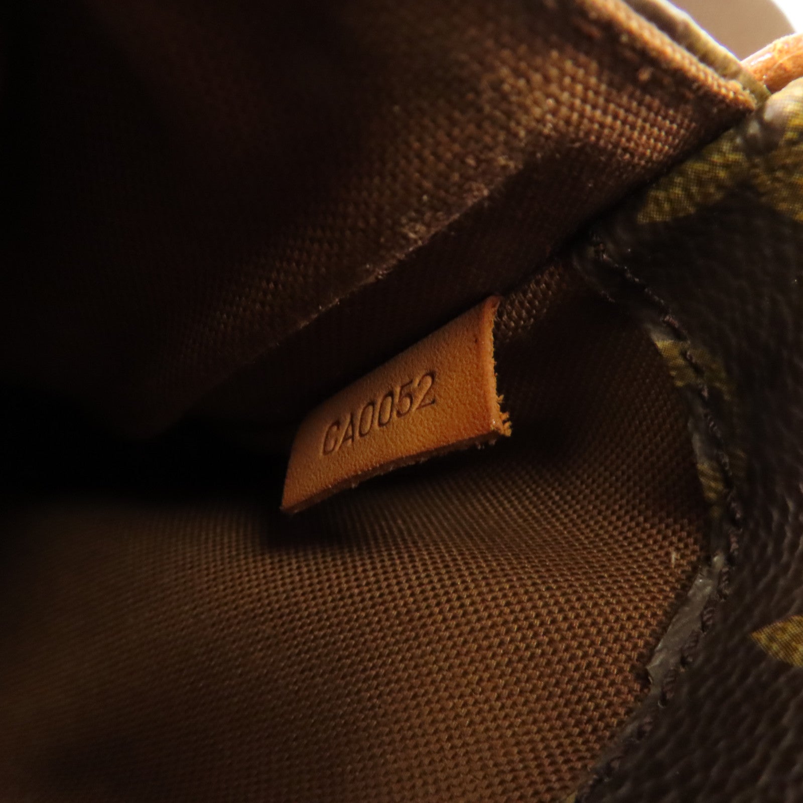 LOUIS VUITTON Monogram Pochette Gange金扣肩背袋