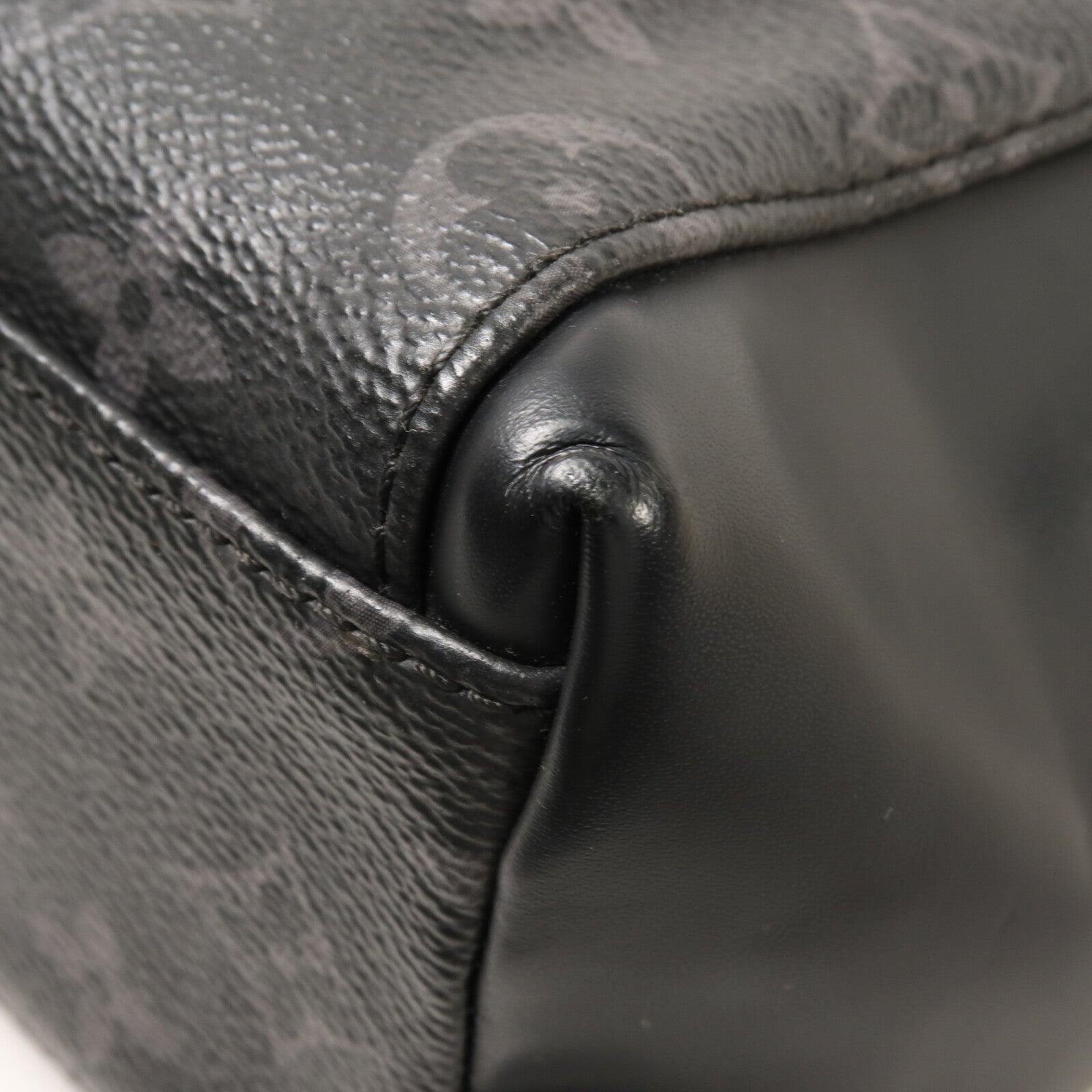 LOUIS VUITTON Monogram Eclipse Voyager肩背袋