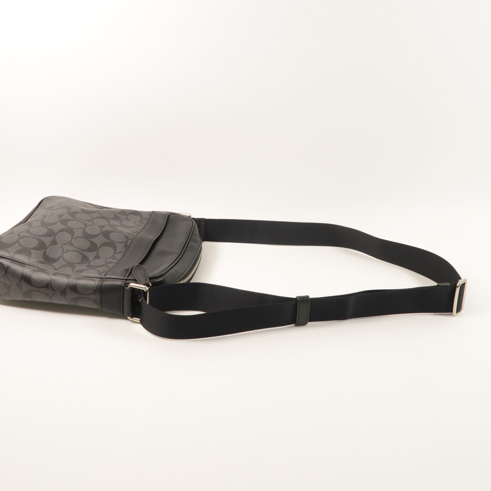 COACH 塗層帆布Charles Fight Bag銀扣肩背袋