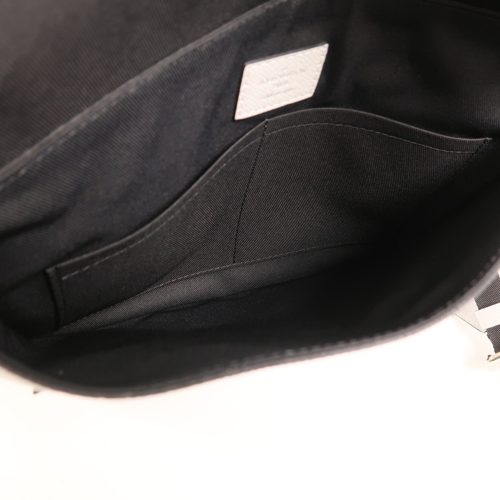 LOUIS VUITTON Taigarama Outdoor Flap Message肩背袋