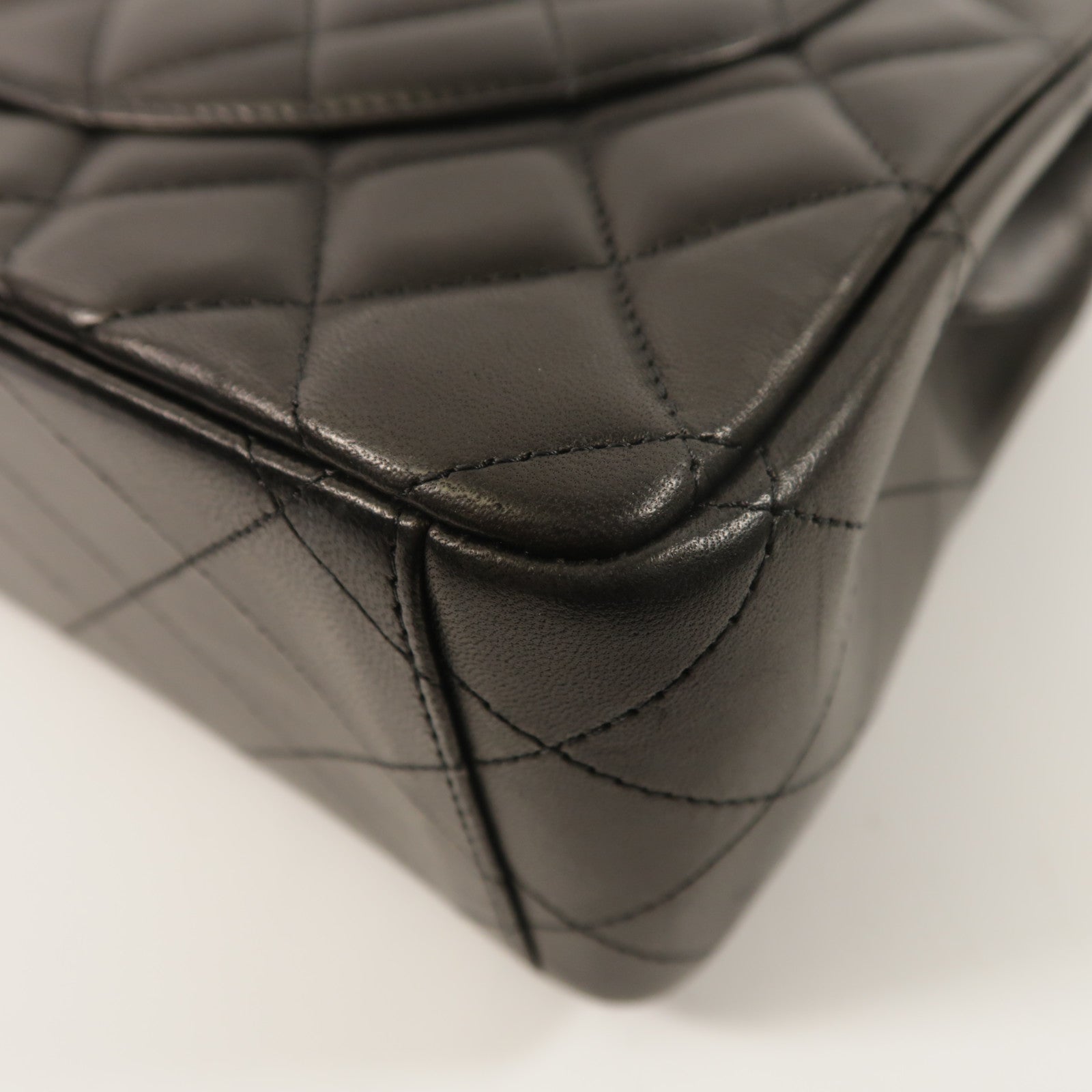 CHANEL 羊皮皮革Maxi Classic鏈帶肩背袋