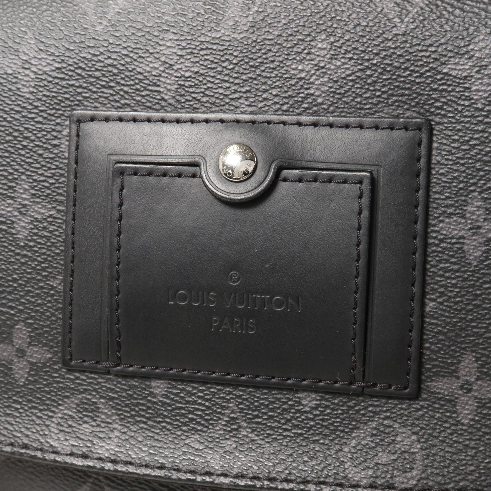 LOUIS VUITTON Monogram Eclipse Voyager肩背袋