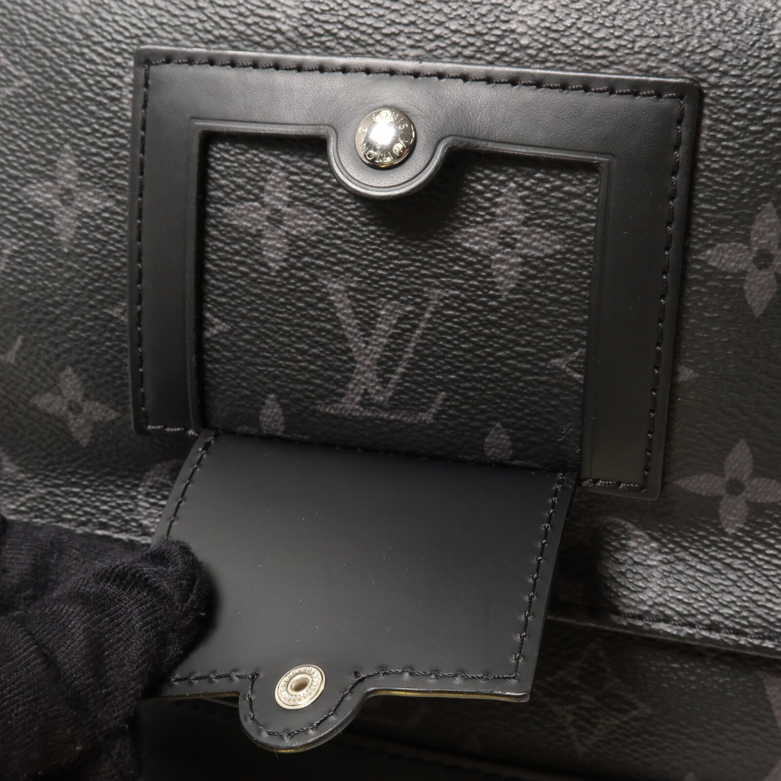 LOUIS VUITTON Monogram Eclipse Voyager肩背袋