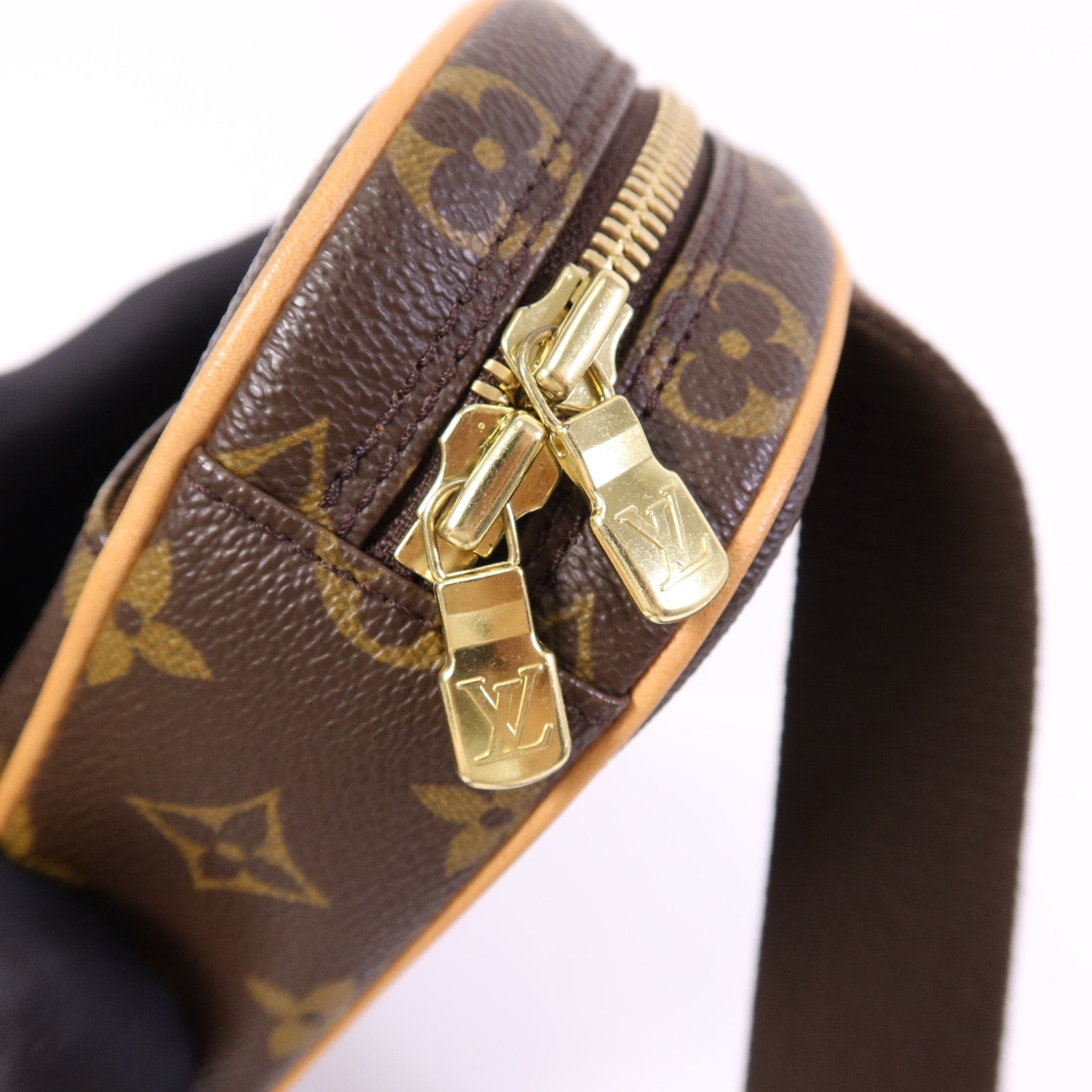 LOUIS VUITTON Monogram Pochette Gange金扣肩背袋