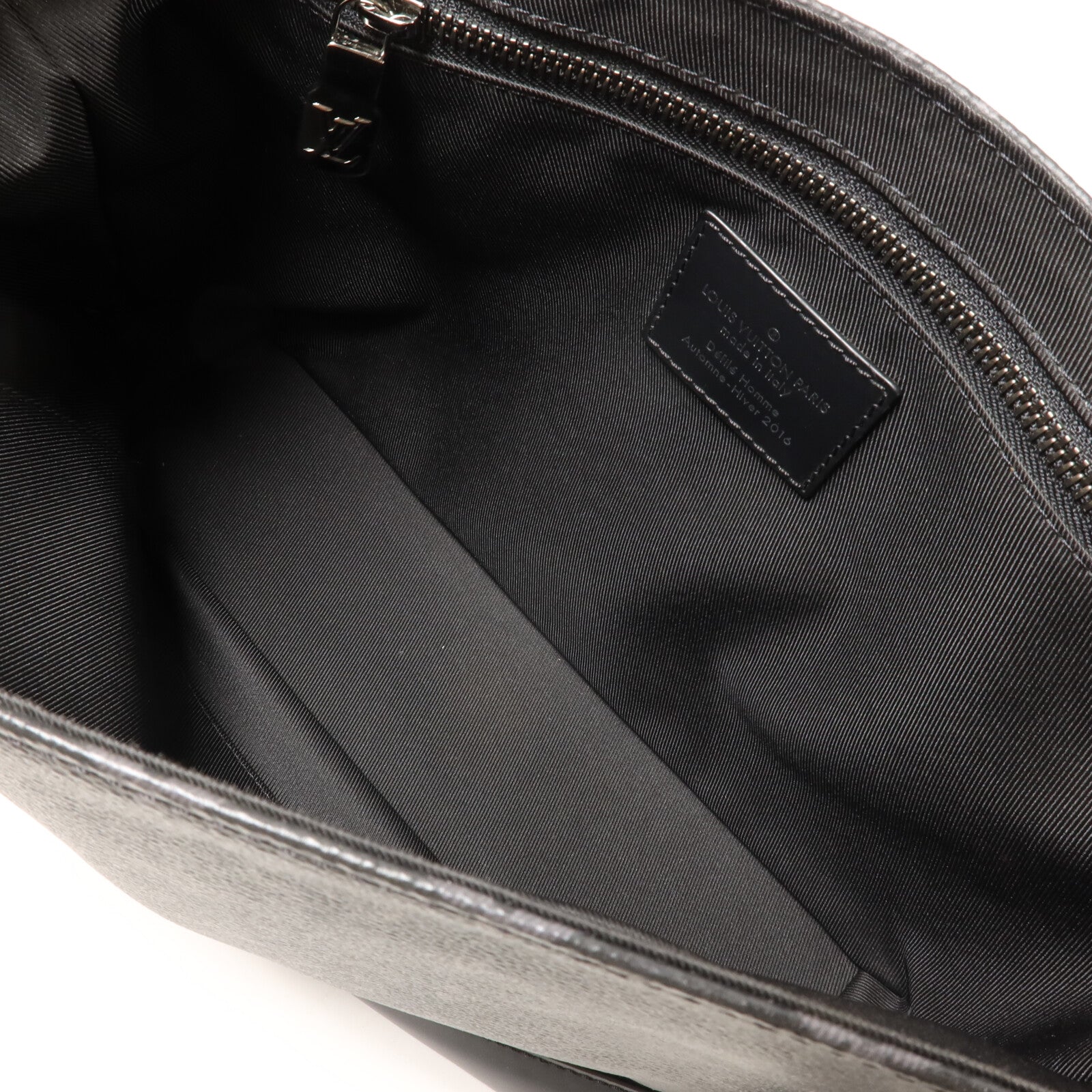 LOUIS VUITTON Monogram Eclipse Voyager肩背袋