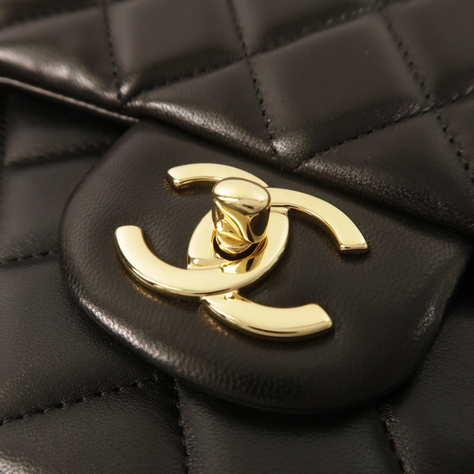 CHANEL 羊皮皮革Maxi Classic鏈帶肩背袋
