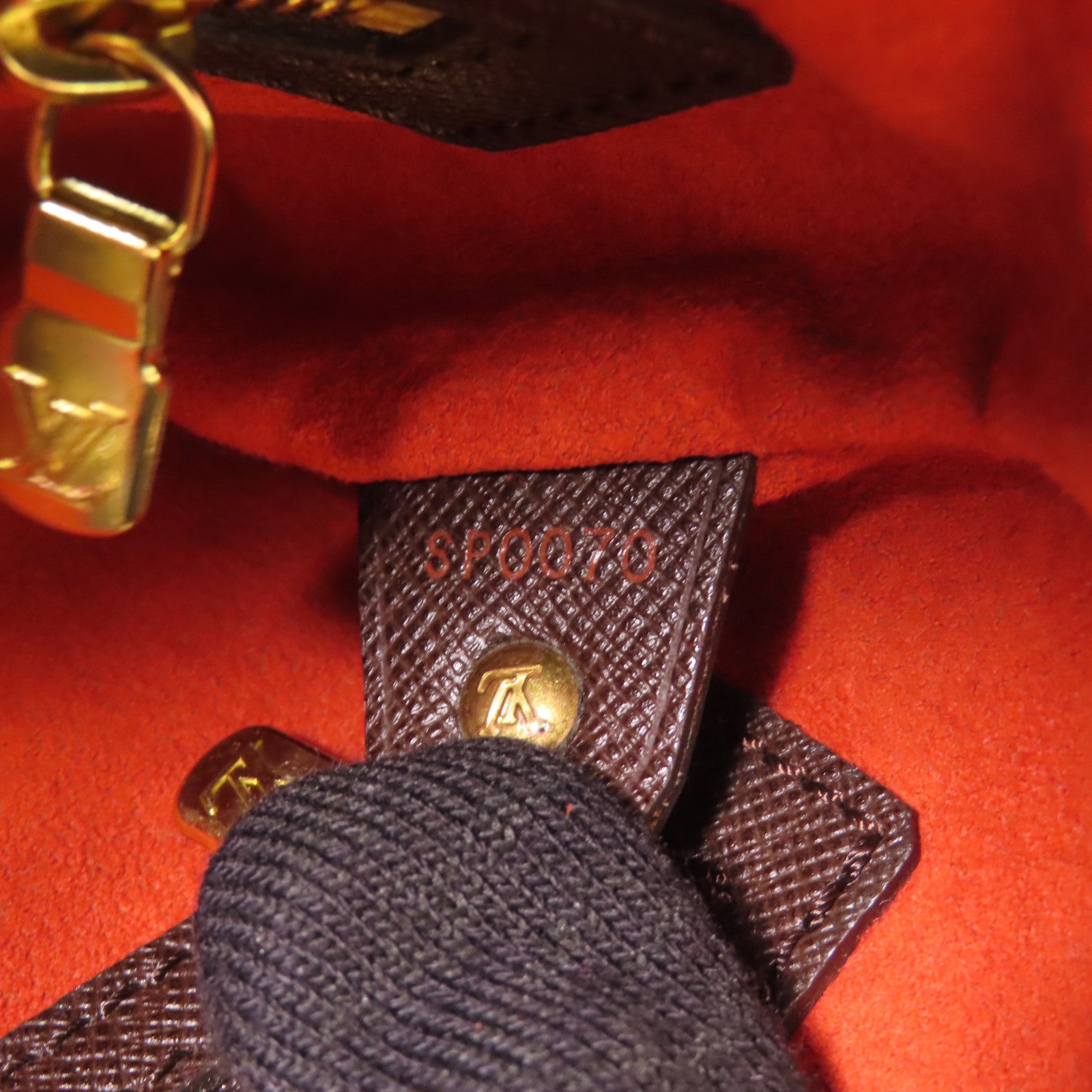LOUIS VUITTON Damier Marais金扣肩背袋