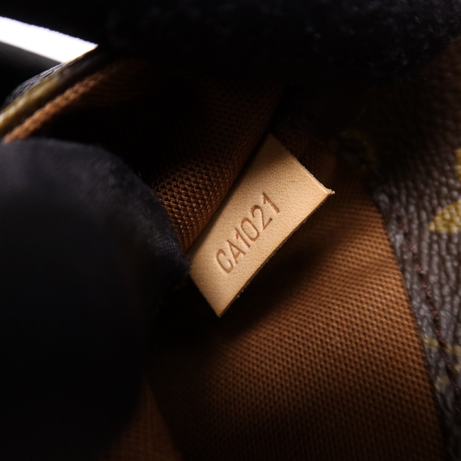 LOUIS VUITTON Monogram Pochette Gange金扣肩背袋
