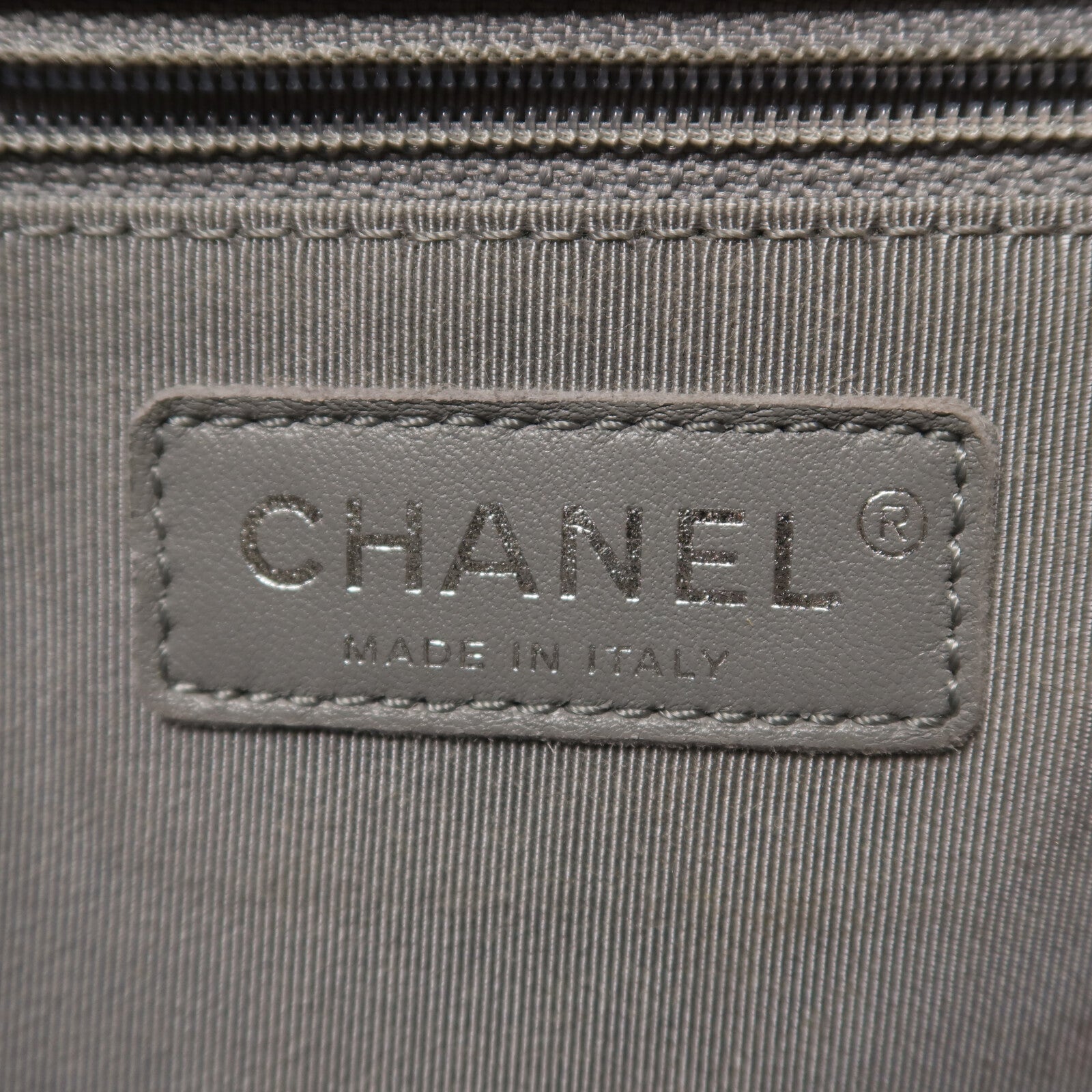 CHANEL 羊皮皮革Boy 28銀扣鏈帶肩背袋