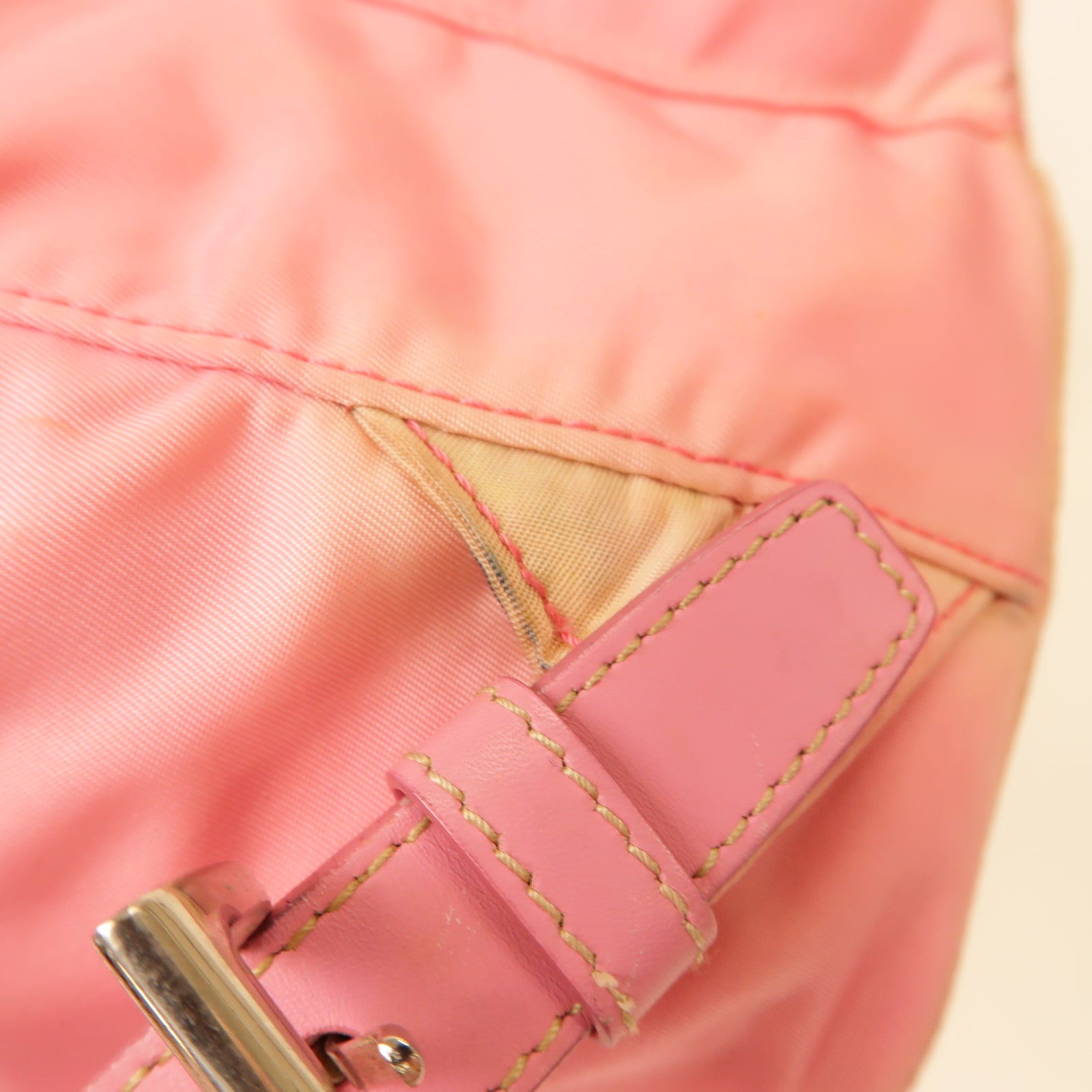 PRADA 尼龍Backpack銀扣背包粉紅色