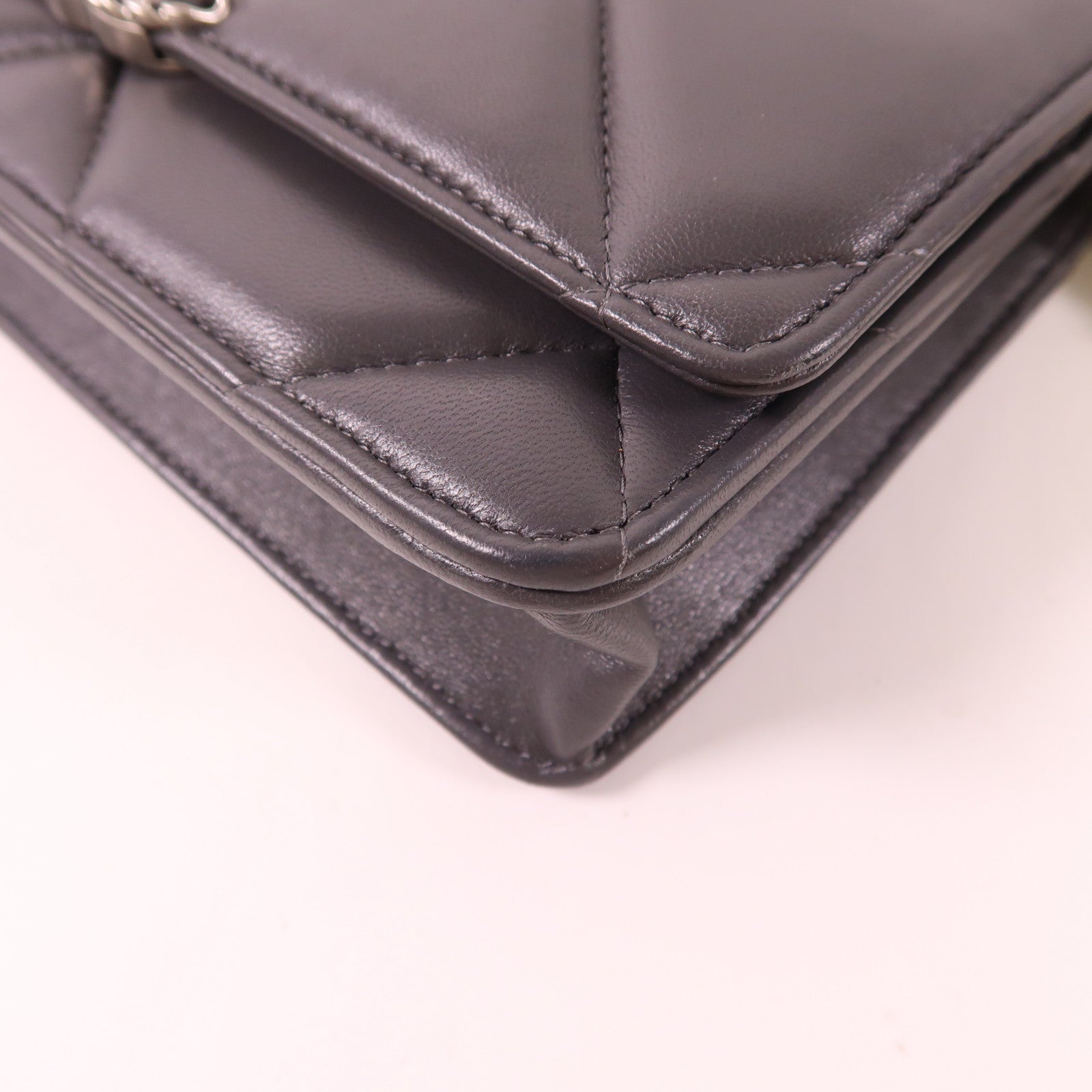 CHANEL 羊皮皮革C19 WOC Wallet On Chain鏈帶肩背袋