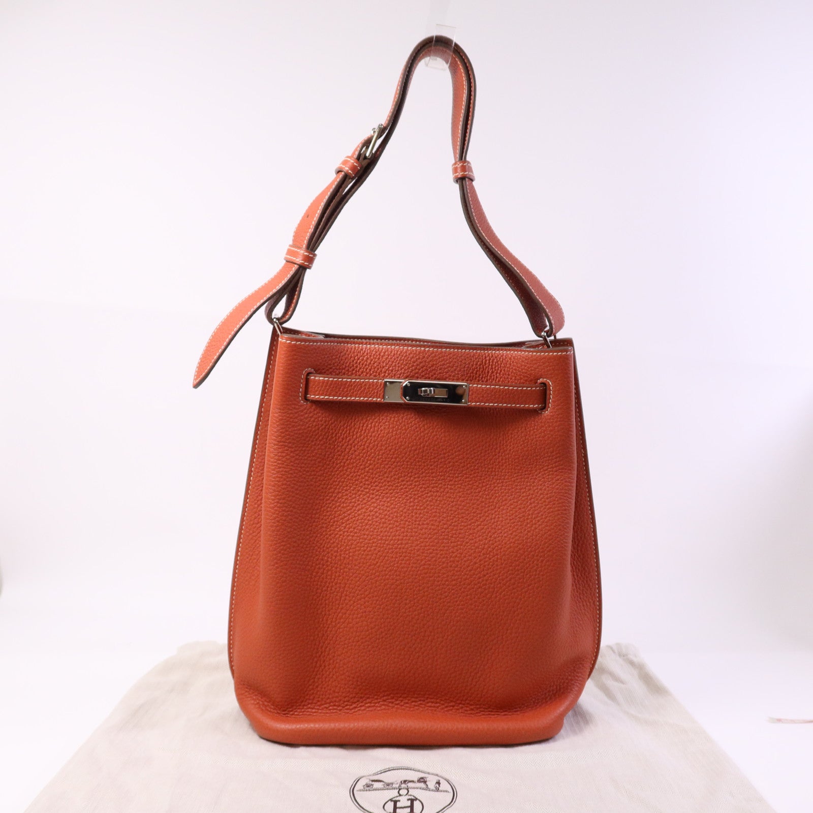 HERMES Togo皮革So Kelly 26銀扣肩背袋Capucine