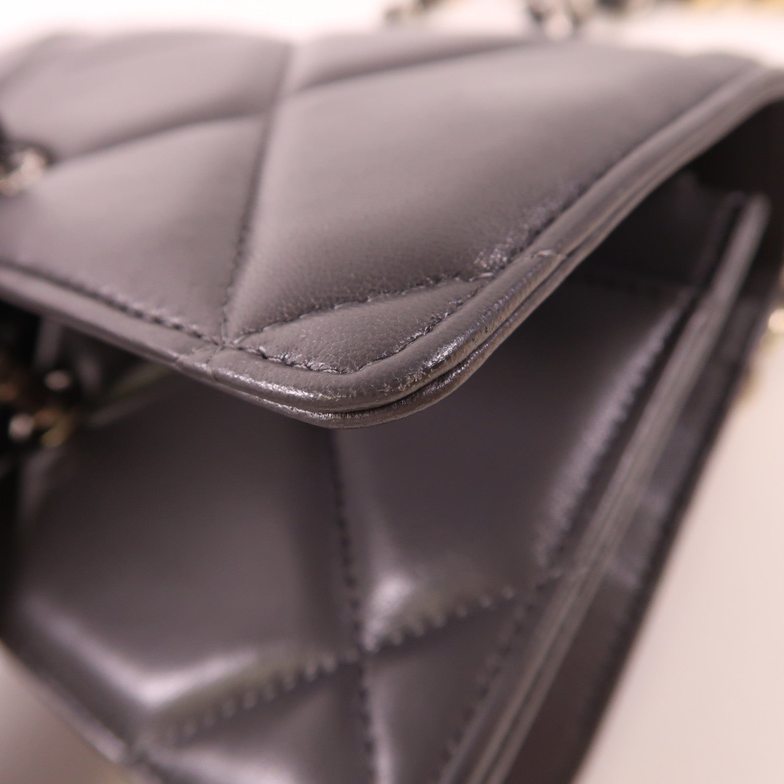 CHANEL 羊皮皮革C19 WOC Wallet On Chain鏈帶肩背袋