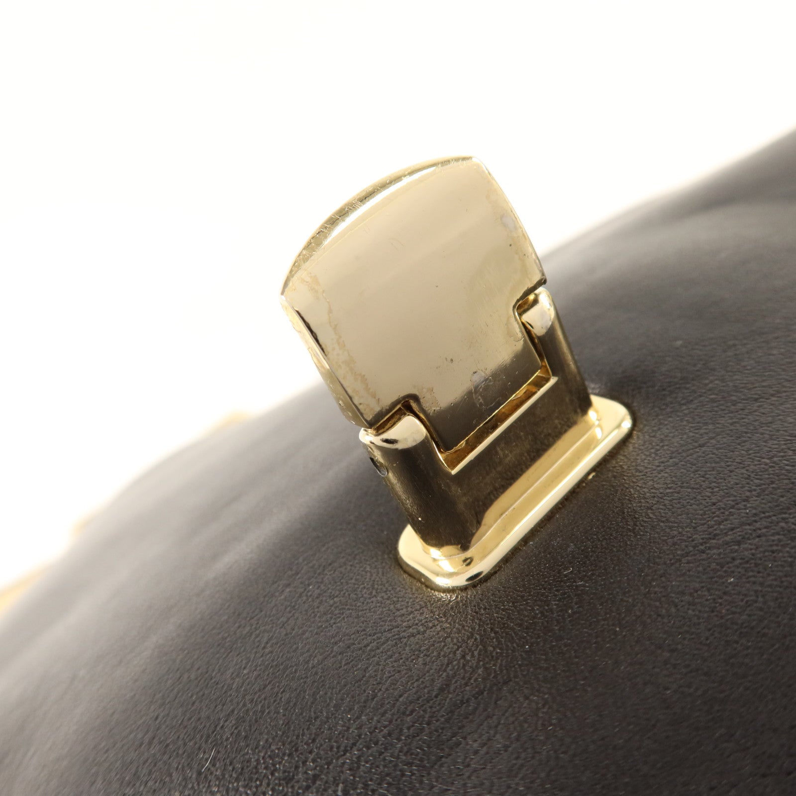 ANYA HINDMARCH 牛皮皮革Shoulder Bag金扣肩背袋