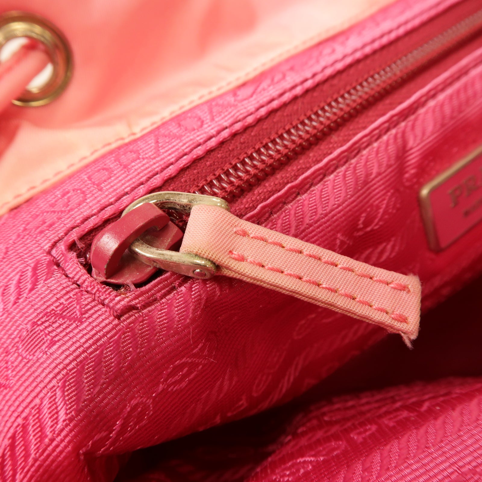 PRADA 尼龍Backpack銀扣背包粉紅色