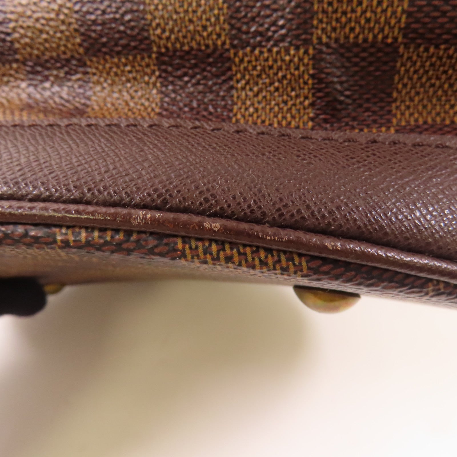 LOUIS VUITTON Damier Marais金扣肩背袋