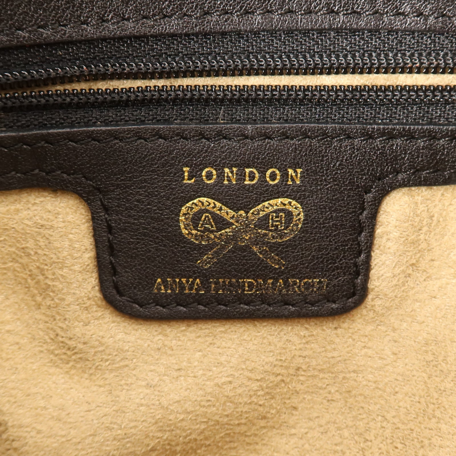 ANYA HINDMARCH 牛皮皮革Shoulder Bag金扣肩背袋