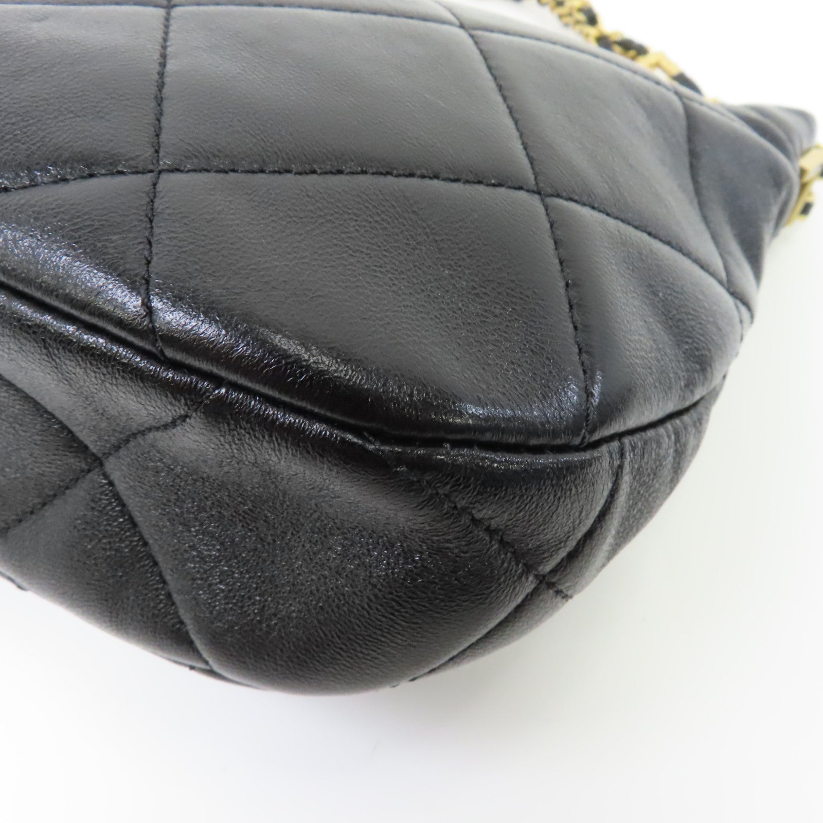 CHANEL 菱格牛皮皮革Chain Shoulder金扣鏈帶肩背袋黑色