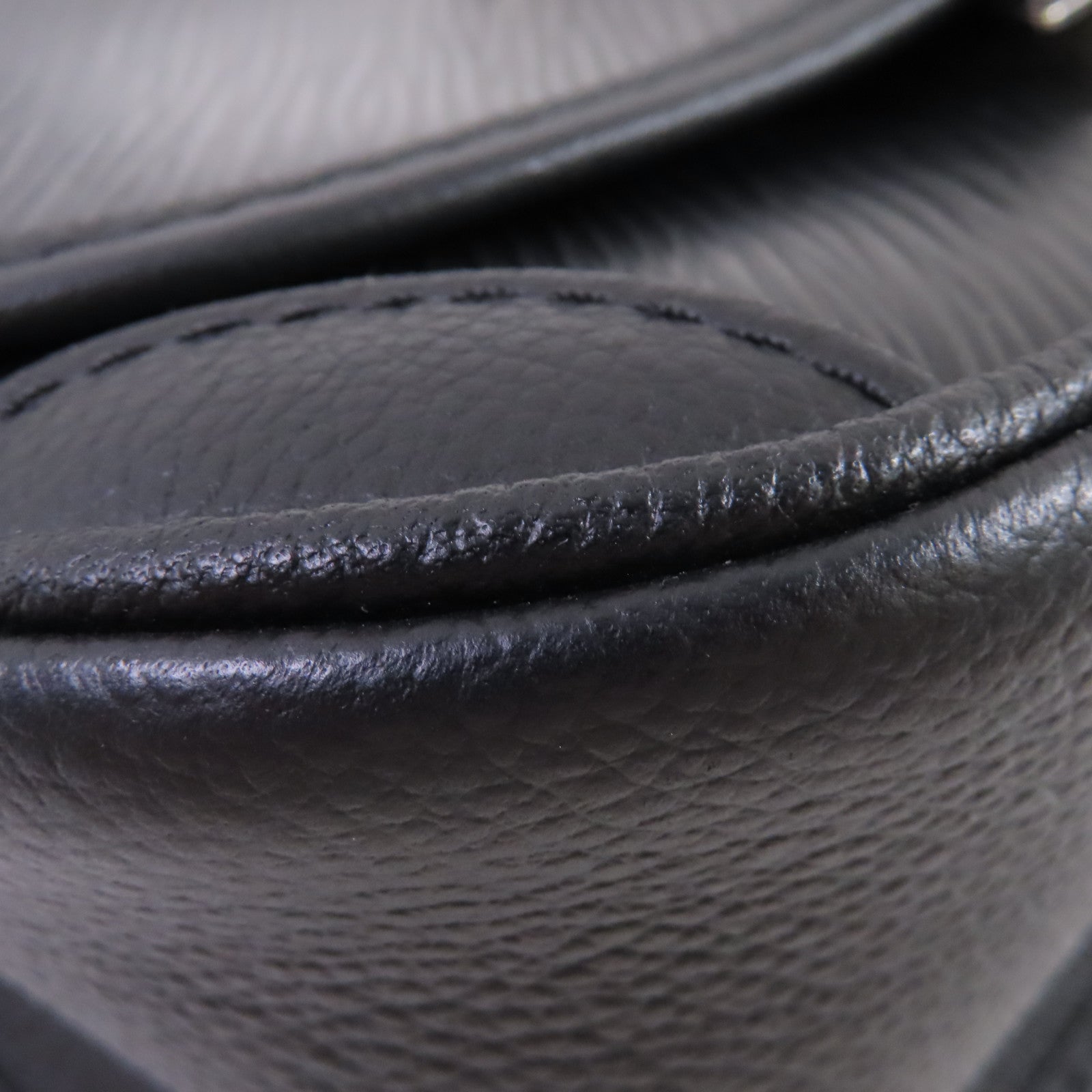 LOUIS VUITTON Epi Buci Shoulder Bag銀扣肩背袋黑色