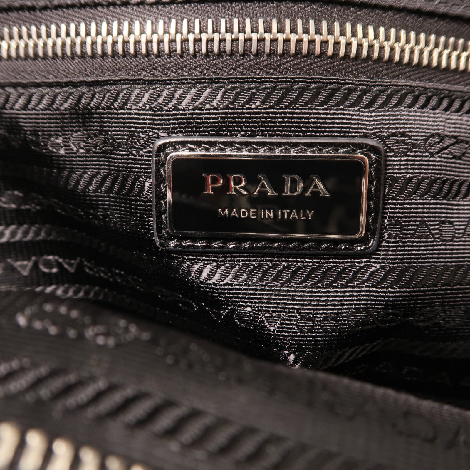 PRADA 牛皮皮革Bonnie Extra-Large銀扣肩背袋