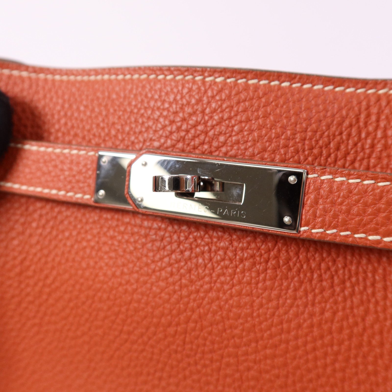 HERMES Togo皮革So Kelly 26銀扣肩背袋Capucine