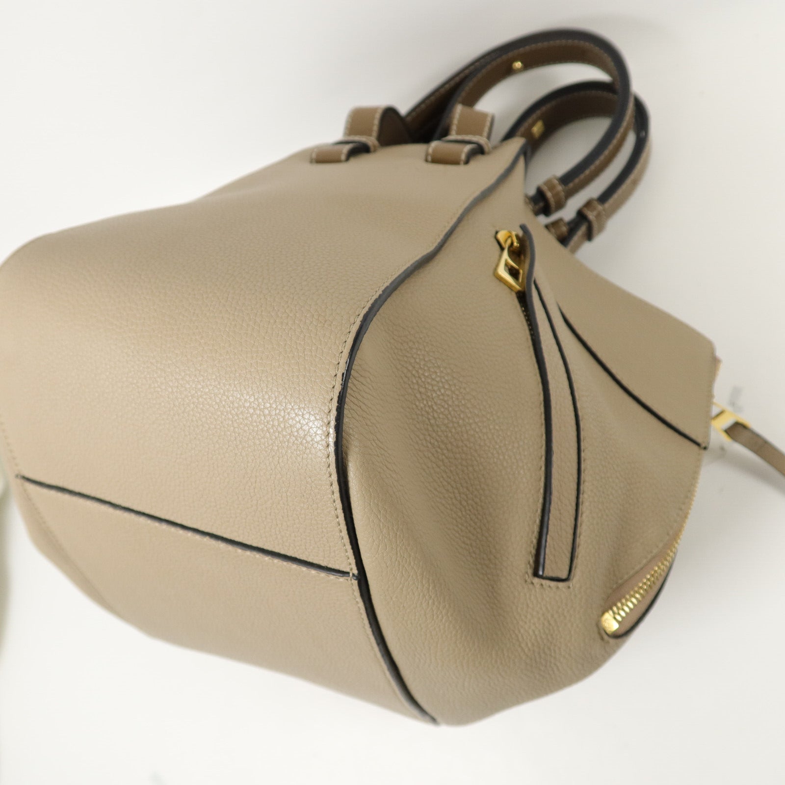 LOEWE 牛皮皮革Hammock Medium手挽肩背兩用袋