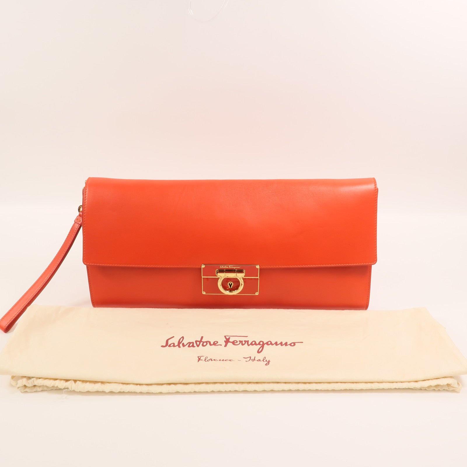 Salvatore Ferragamo 牛皮皮革Clutch Bag金扣手提包