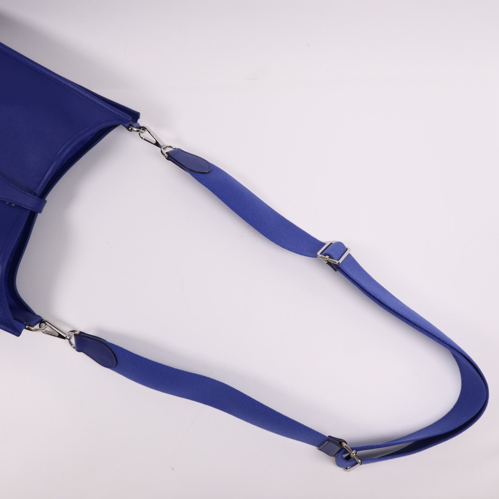 HERMES Epsom皮革Evelyne PM銀扣肩背袋Bleu Electrique