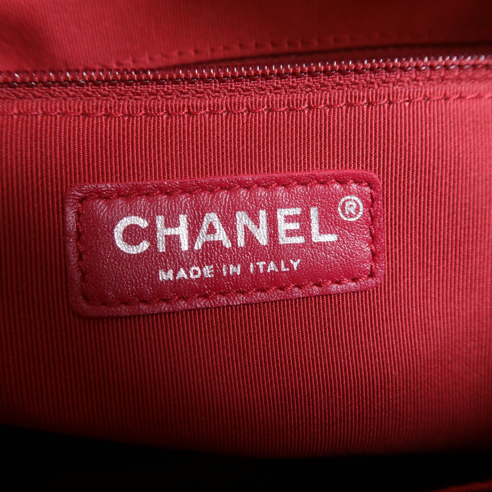 CHANEL 牛皮皮革Gabrielle Medium鏈帶肩背袋