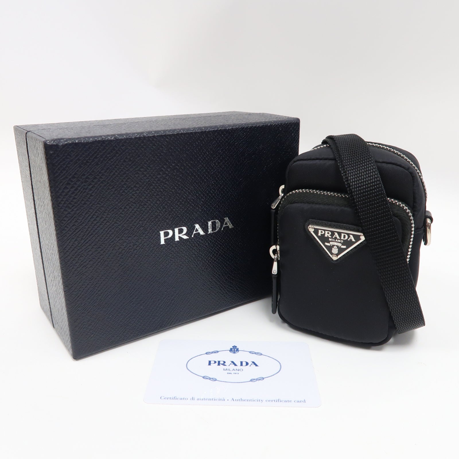PRADA 尼龍Pouch Shoulder銀扣肩背袋黑色