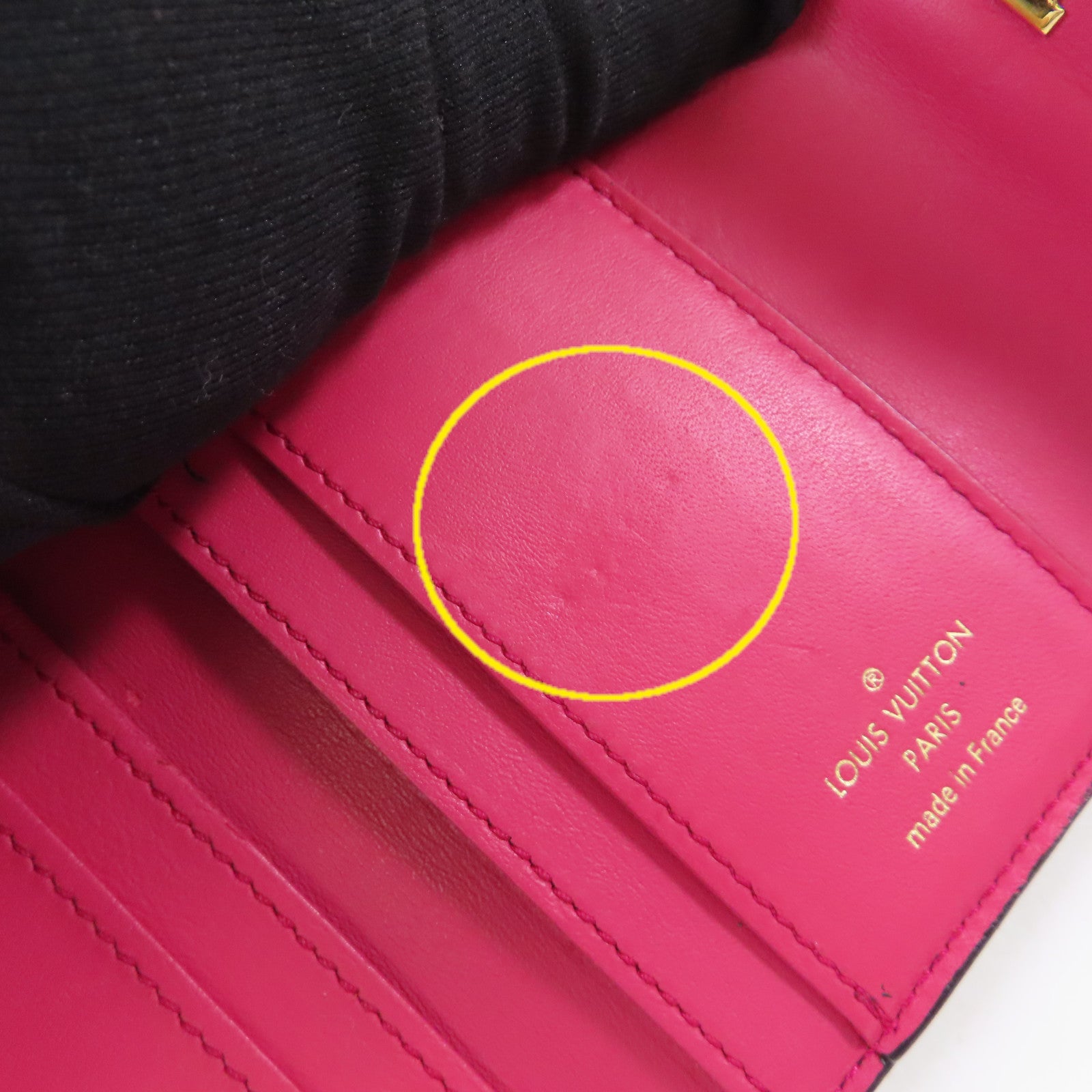 LOUIS VUITTON Taurillon皮革Capucines XS Wallet金扣短錢包黑色/粉紅色