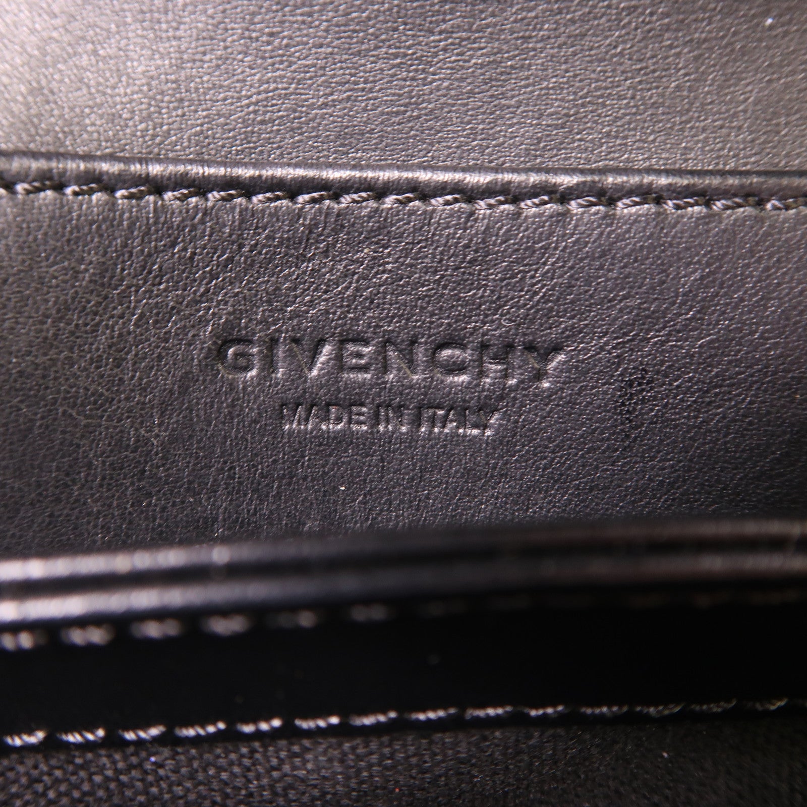 GIVENCHY 牛皮皮革Shoulder Bag銀扣肩背袋