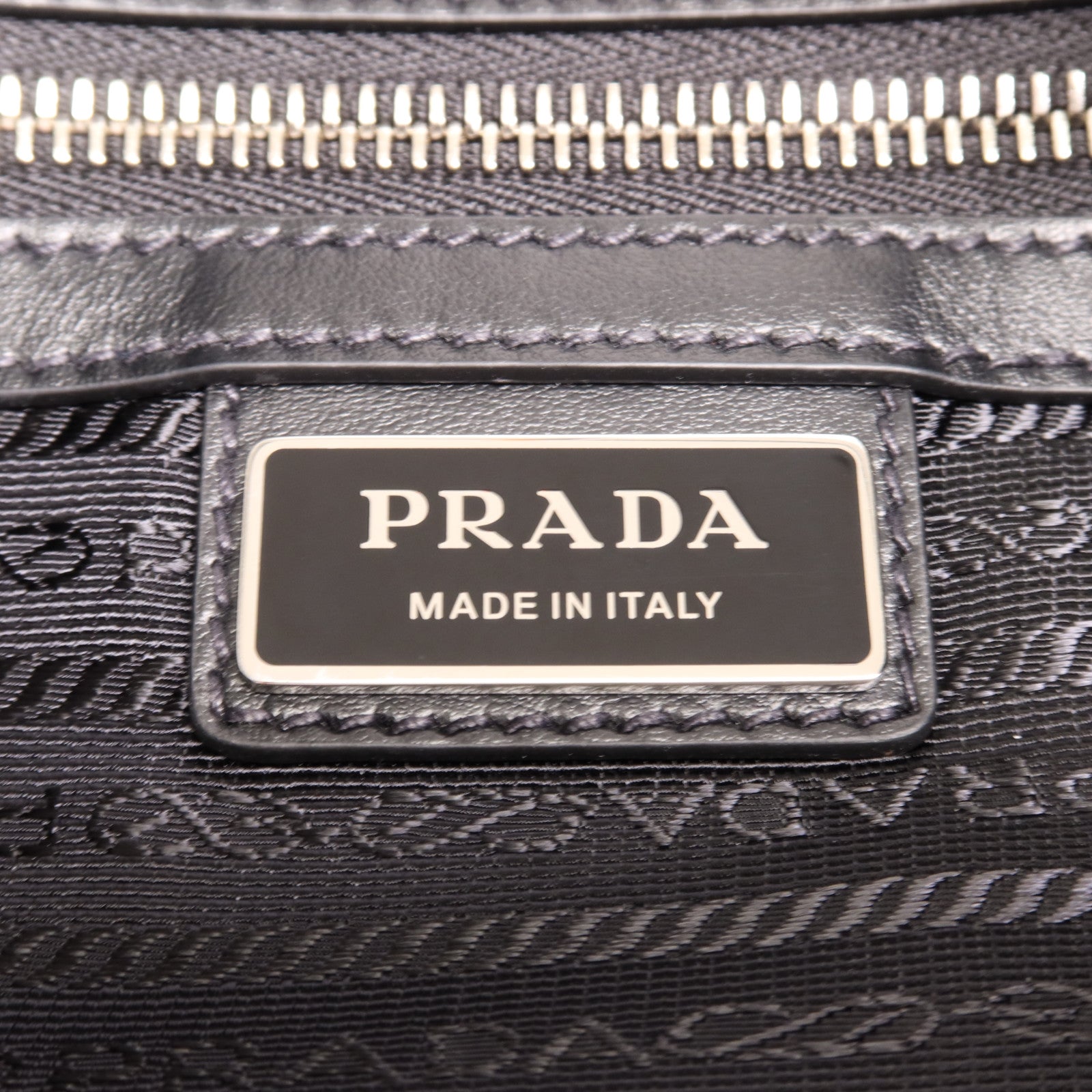 PRADA 牛皮皮革Shoulder Bag銀扣肩背袋