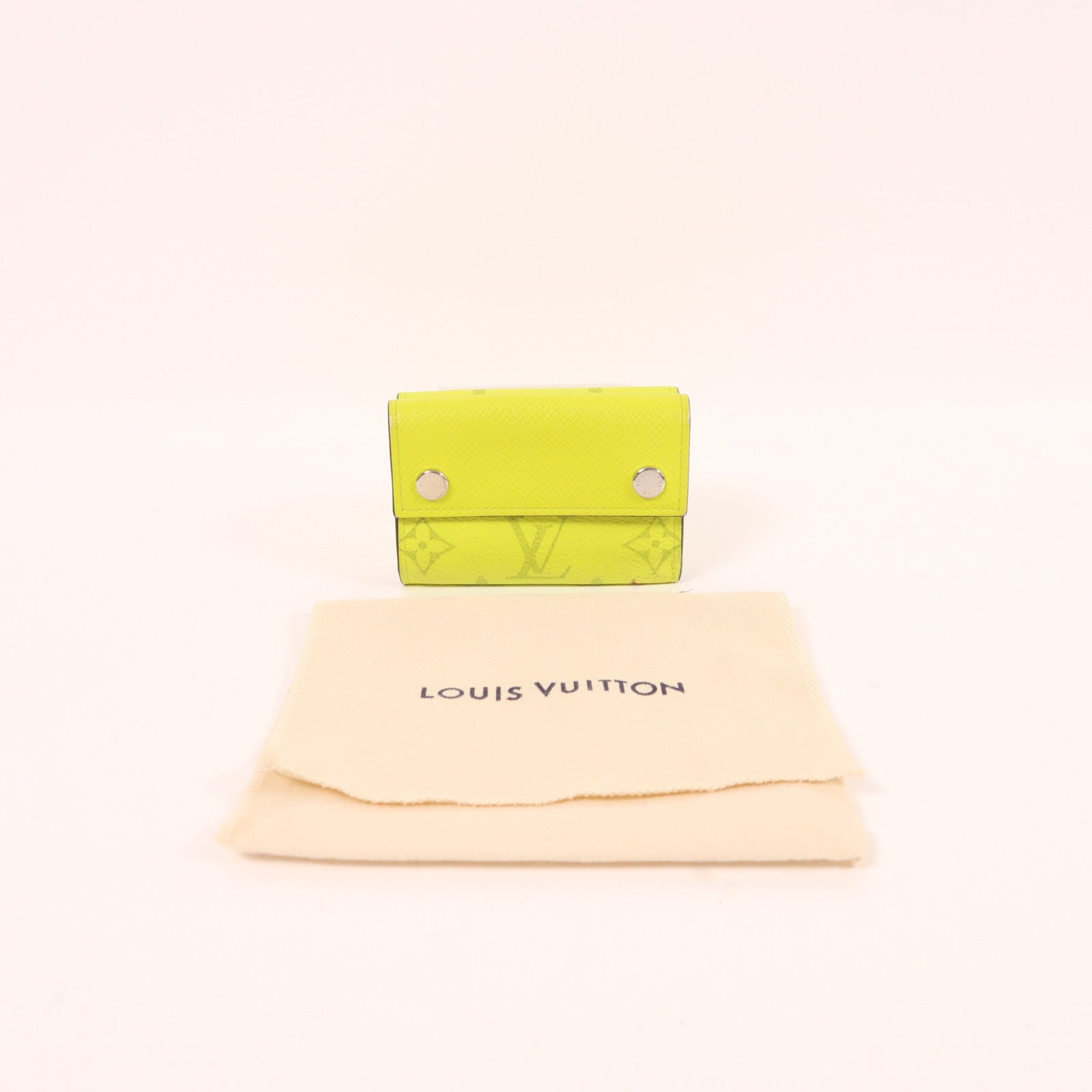 LOUIS VUITTON LV SHW Discovery Compact Wallet M67629 Monogram Taigarama