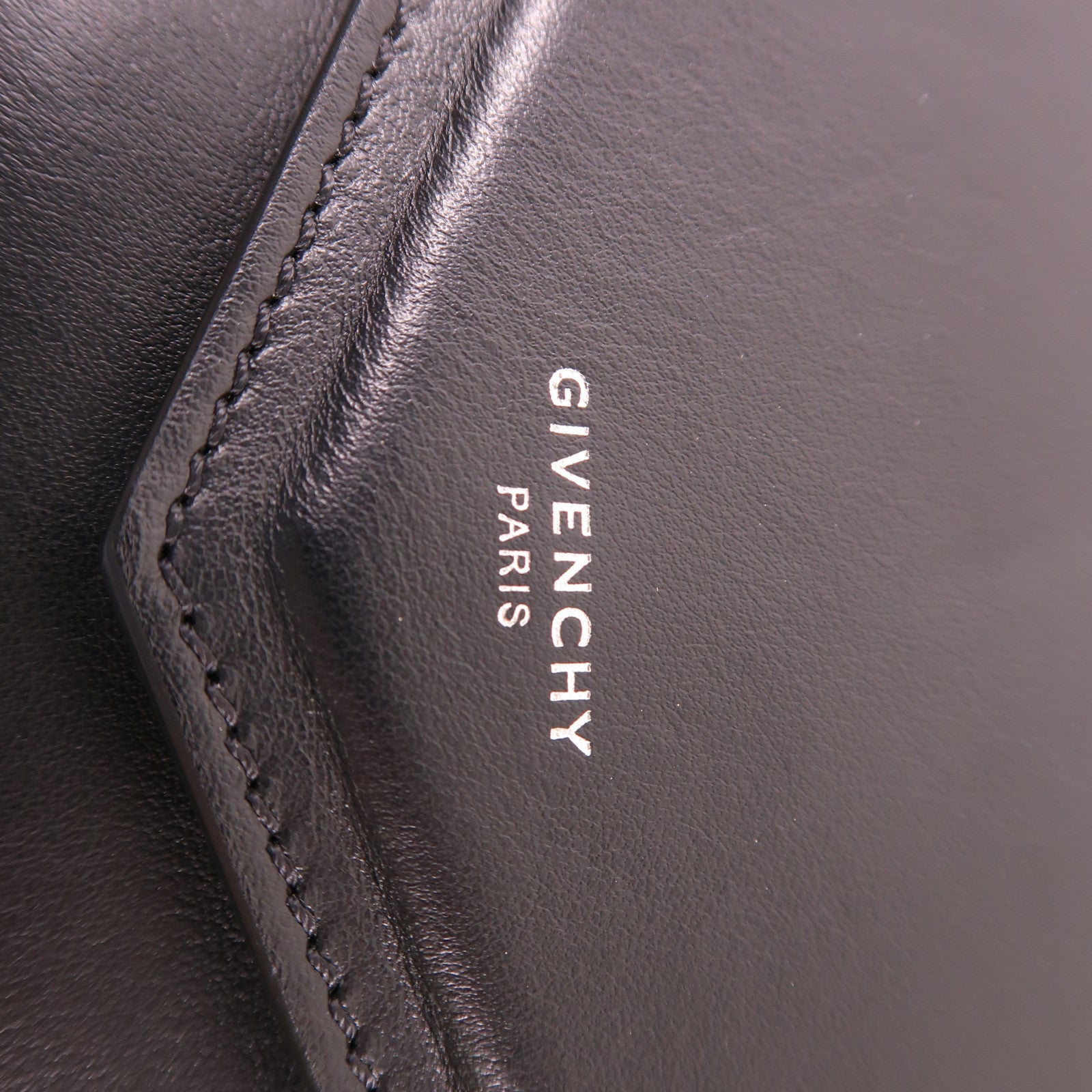 GIVENCHY 牛皮皮革Shoulder Bag銀扣肩背袋