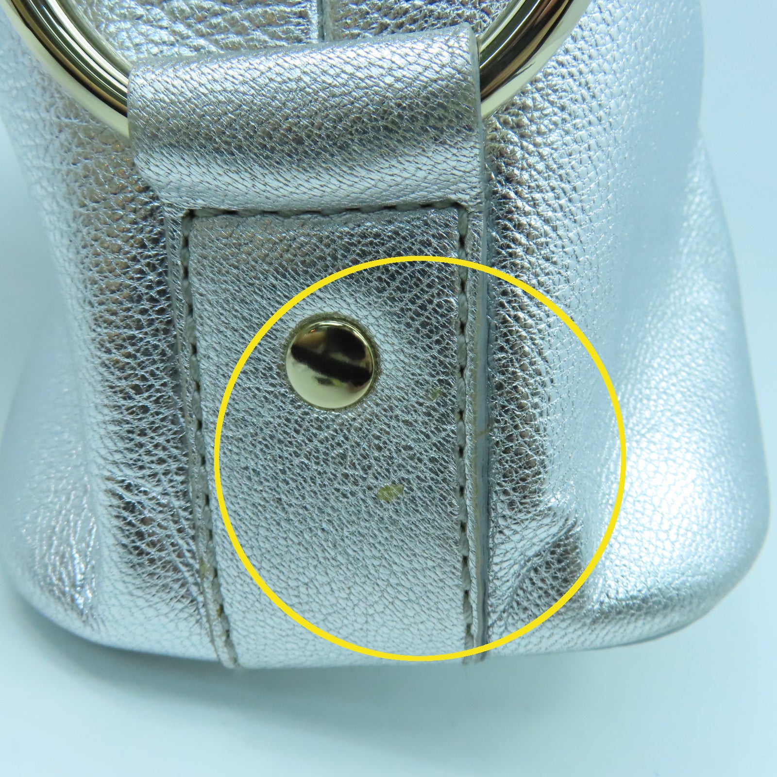YVES SAINT LAURENT 牛皮皮革Shoulder Bag金扣肩背袋銀色